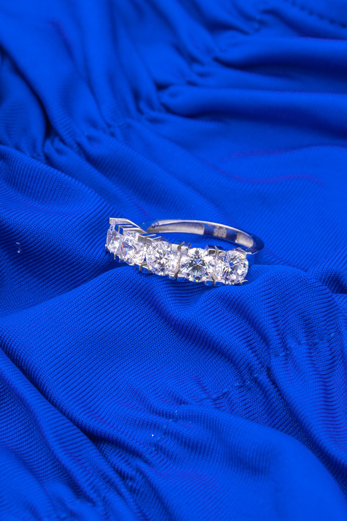 14K White Gold 5 Stone Ring 8