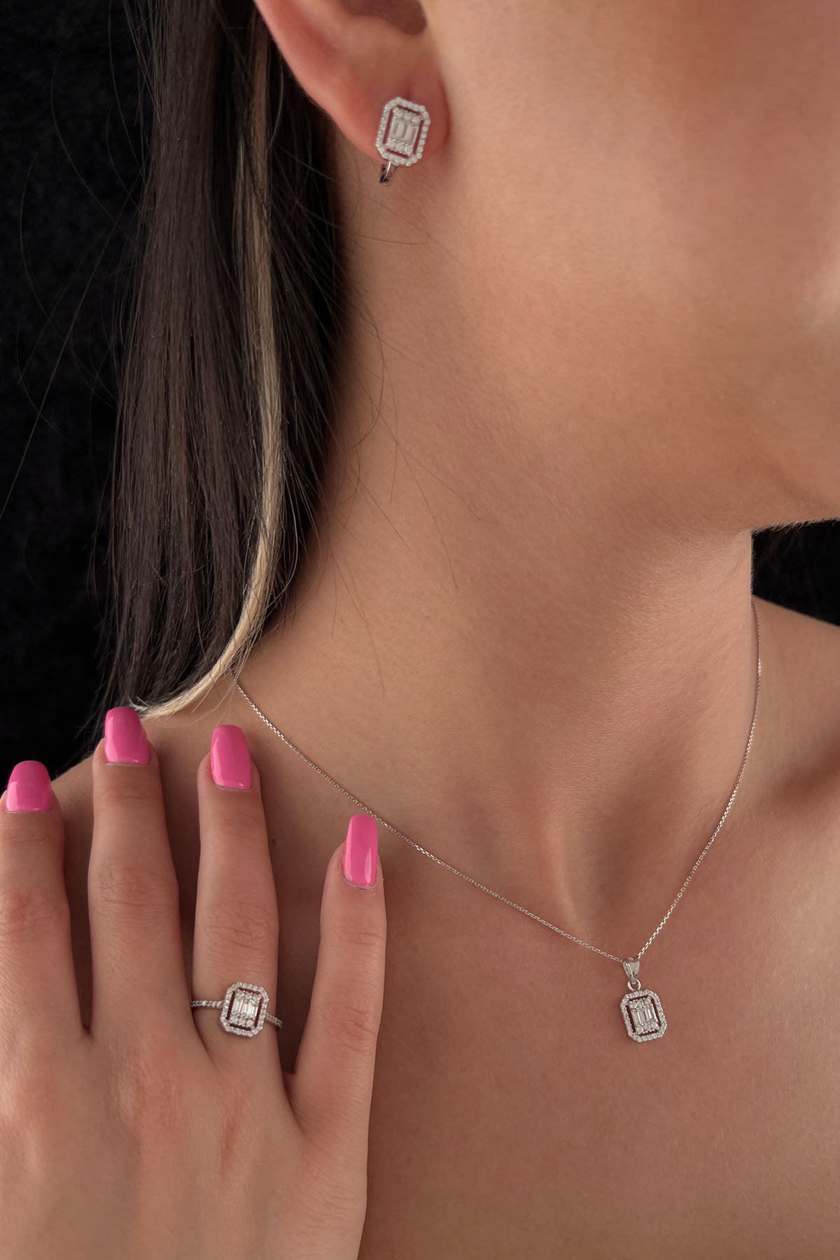 14K White Gold Beautiful Baguette Set