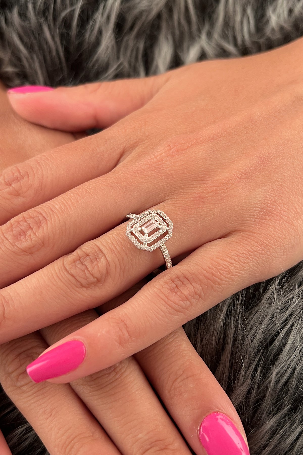 14K White Gold Strip Baguette Ring