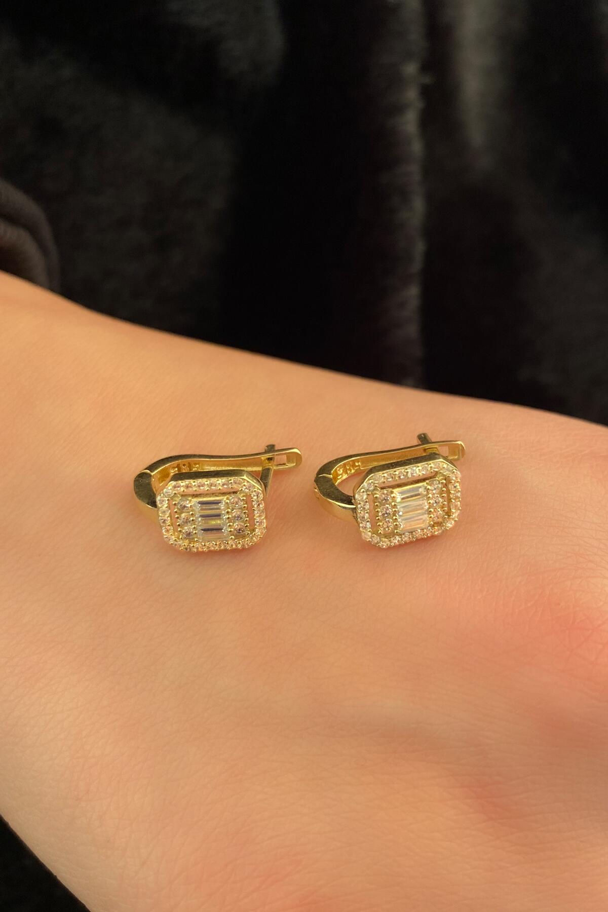 14K Yellow Gold Baguette Stone Earrings