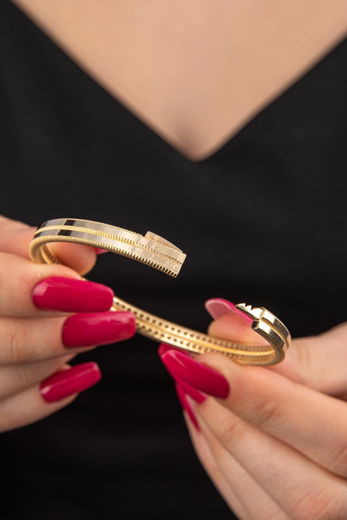 14K Gold Pen-Carved Ajda Cuff