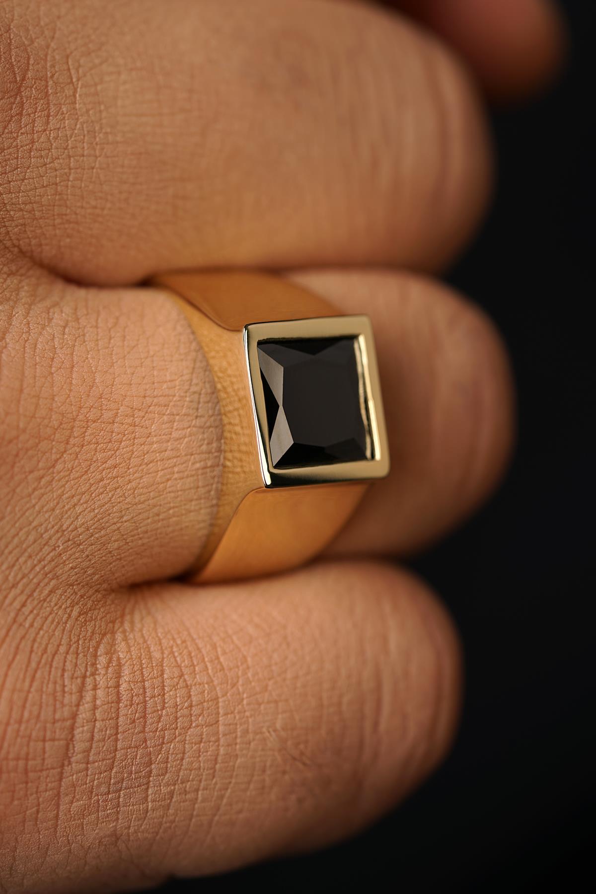 Men's 14K Gold Black Onyx Signet Ring