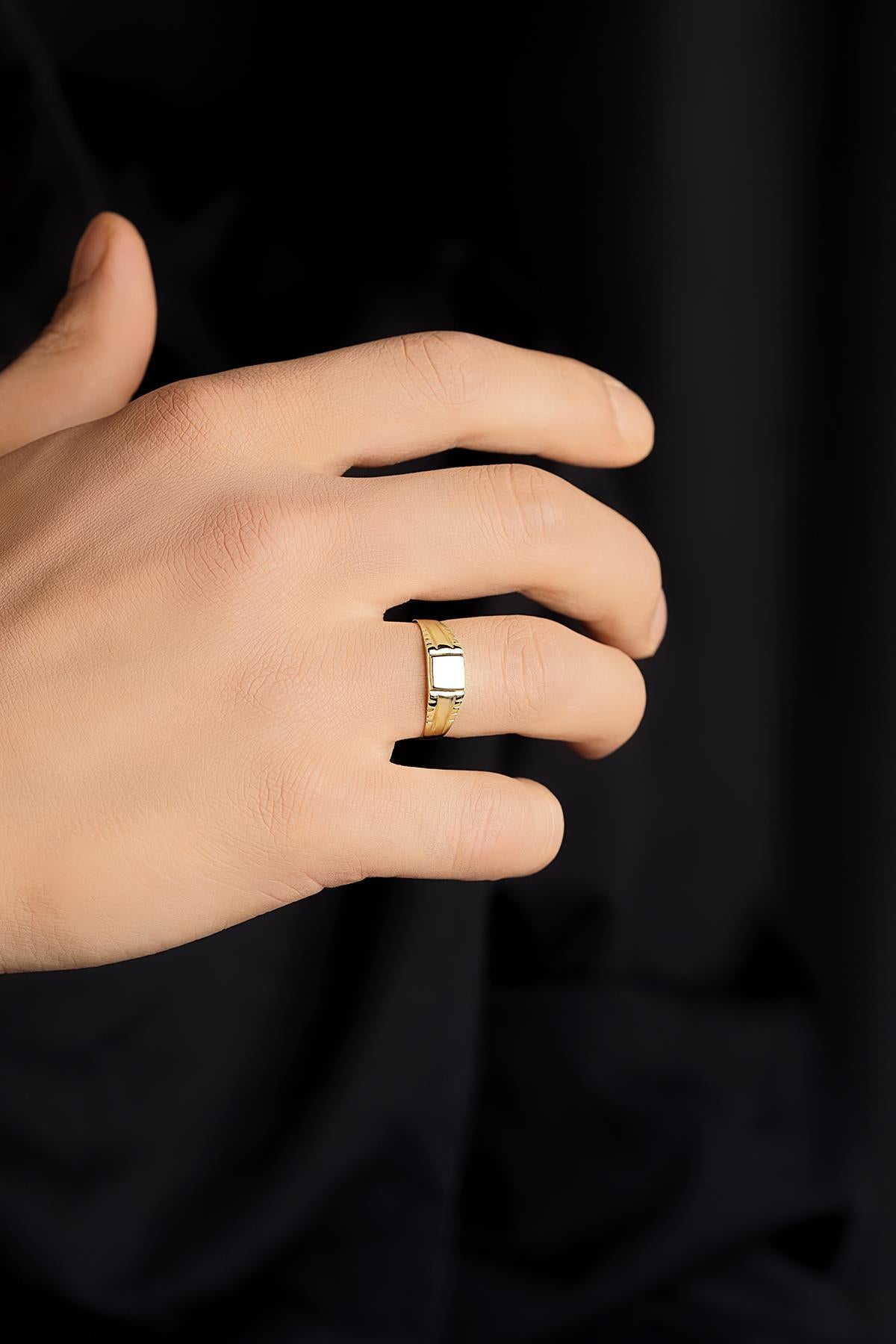 Men's 14K Gold Diamond-Cut Signet Ring