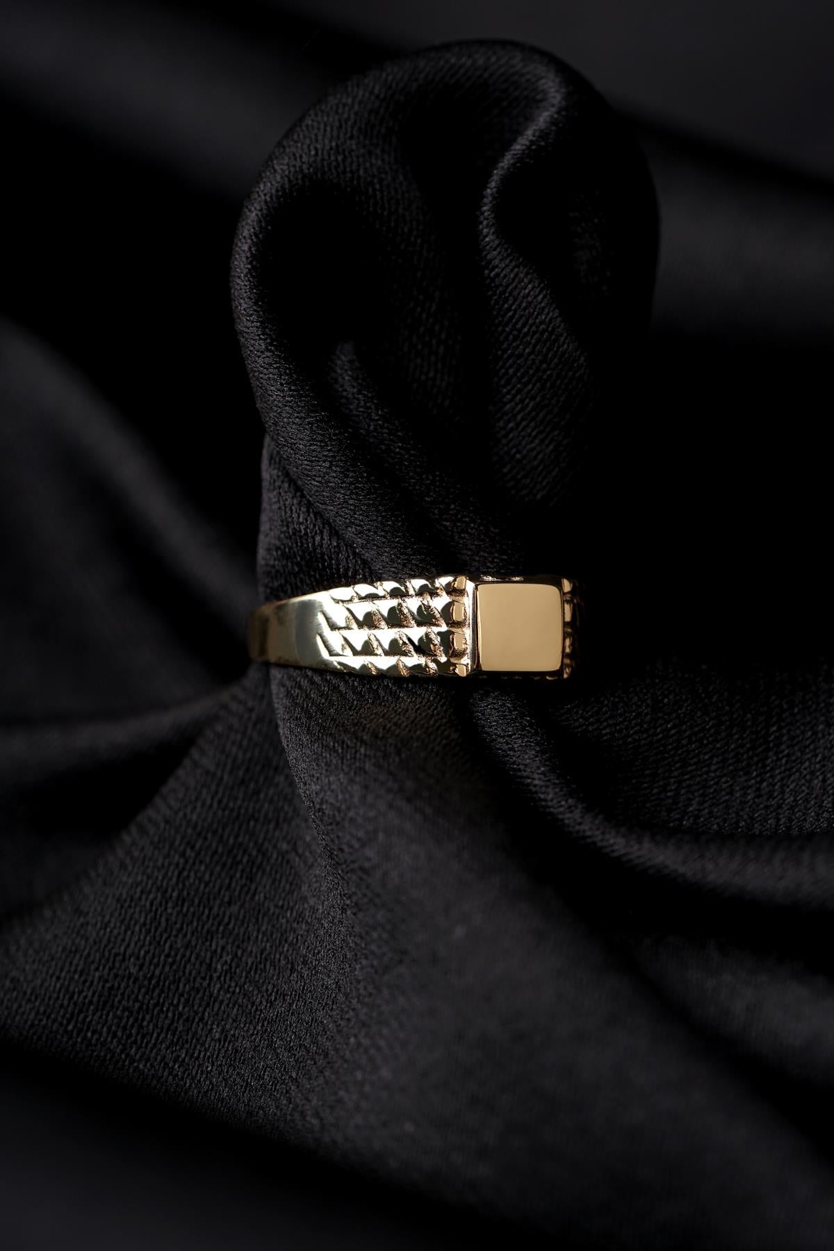 Men's 14K Gold Diamond-Cut Signet Ring