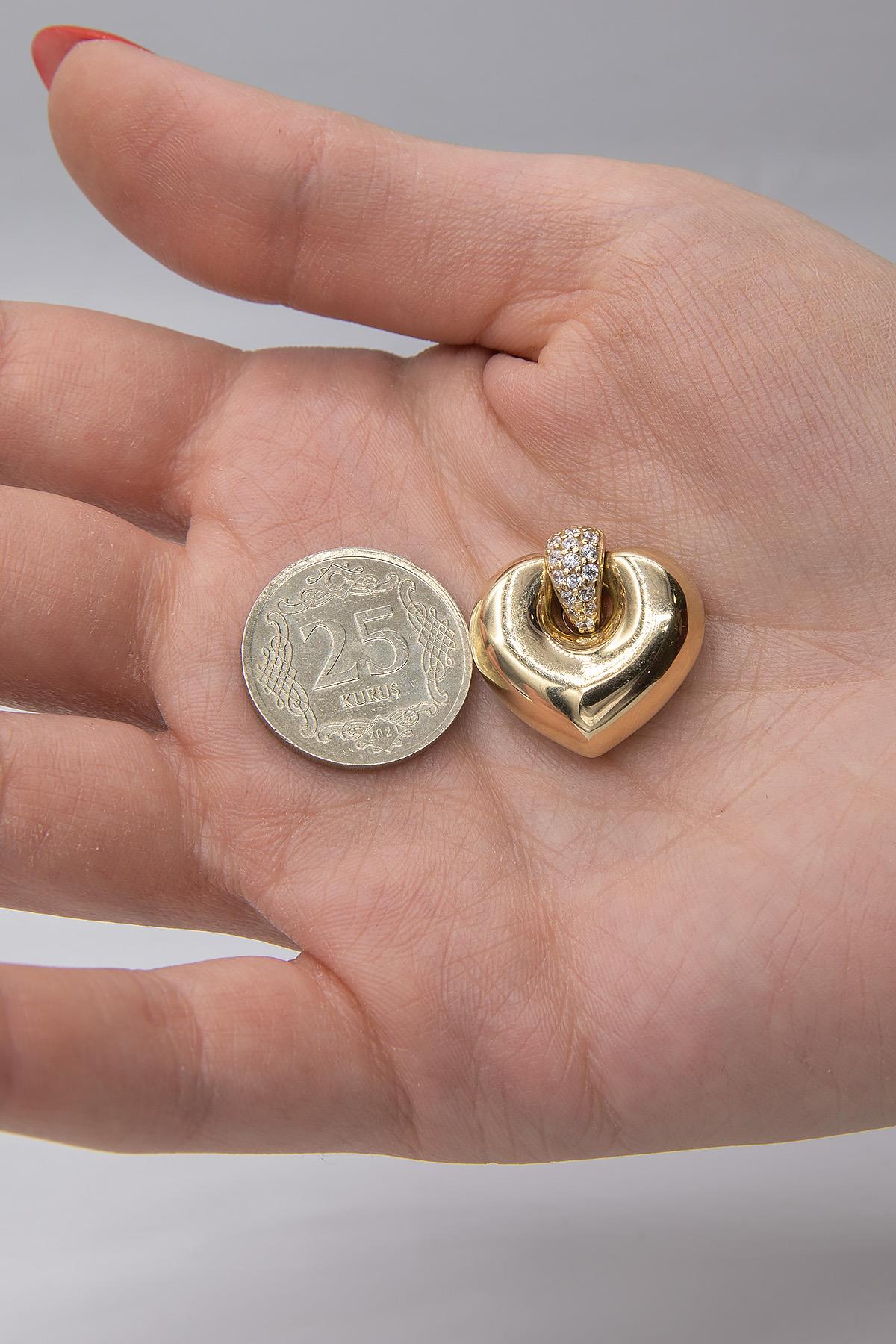 14K Gold Alluring Heart Pendant