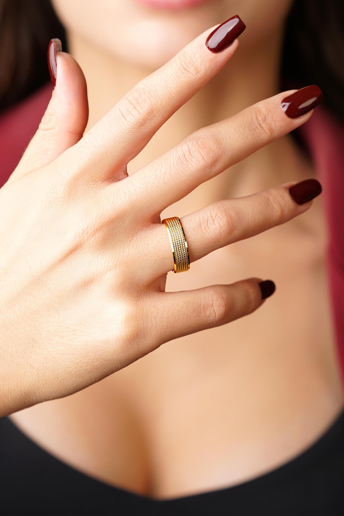 14K Gold Amatus Wedding Band