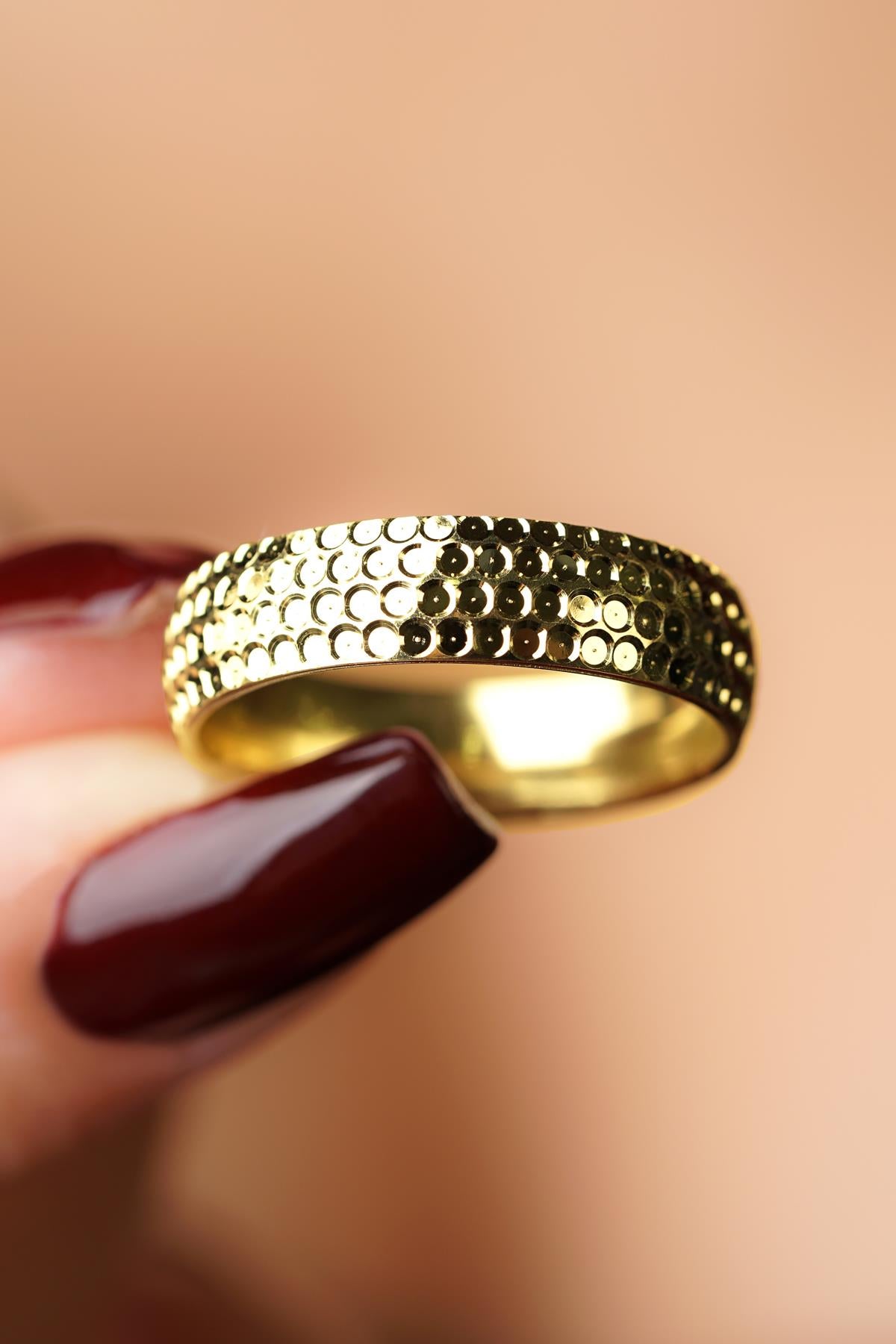 14K Gold Amore Wedding Band