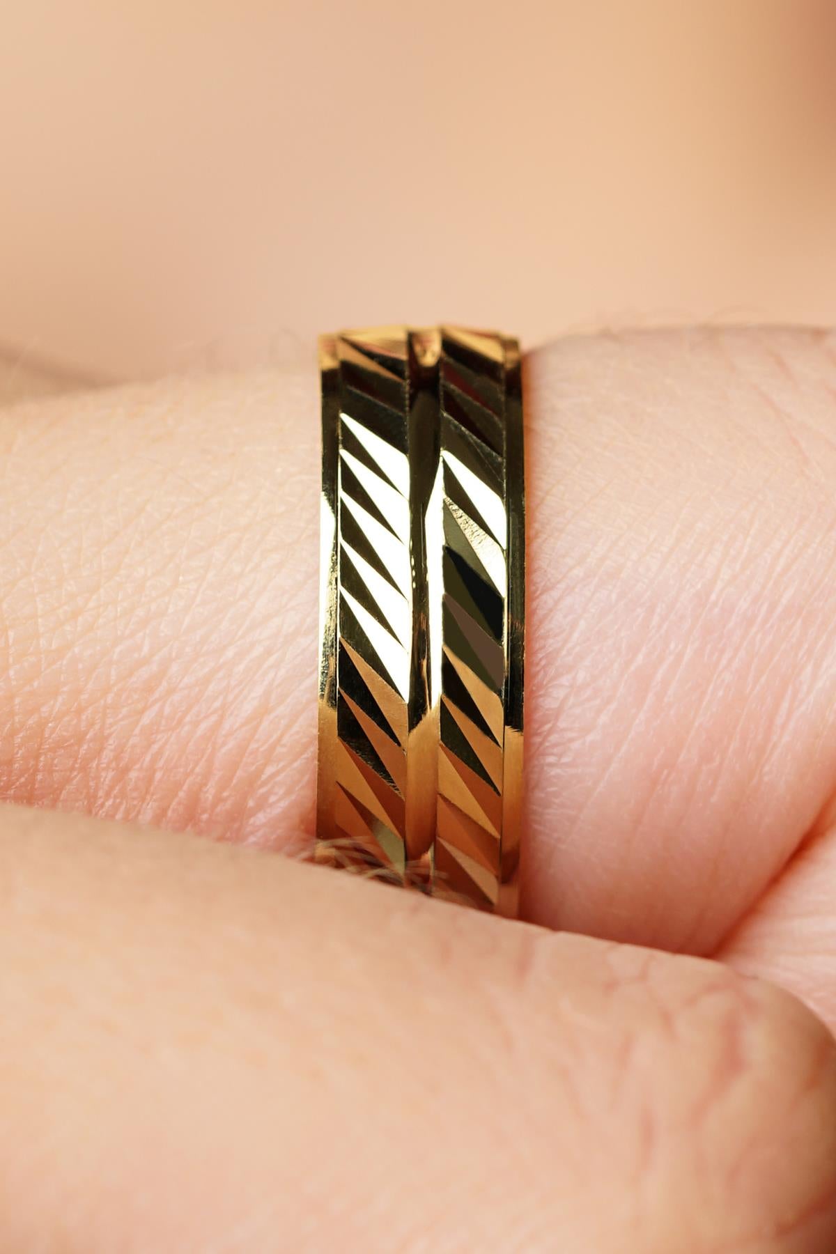 14K Gold Anima Wedding Band