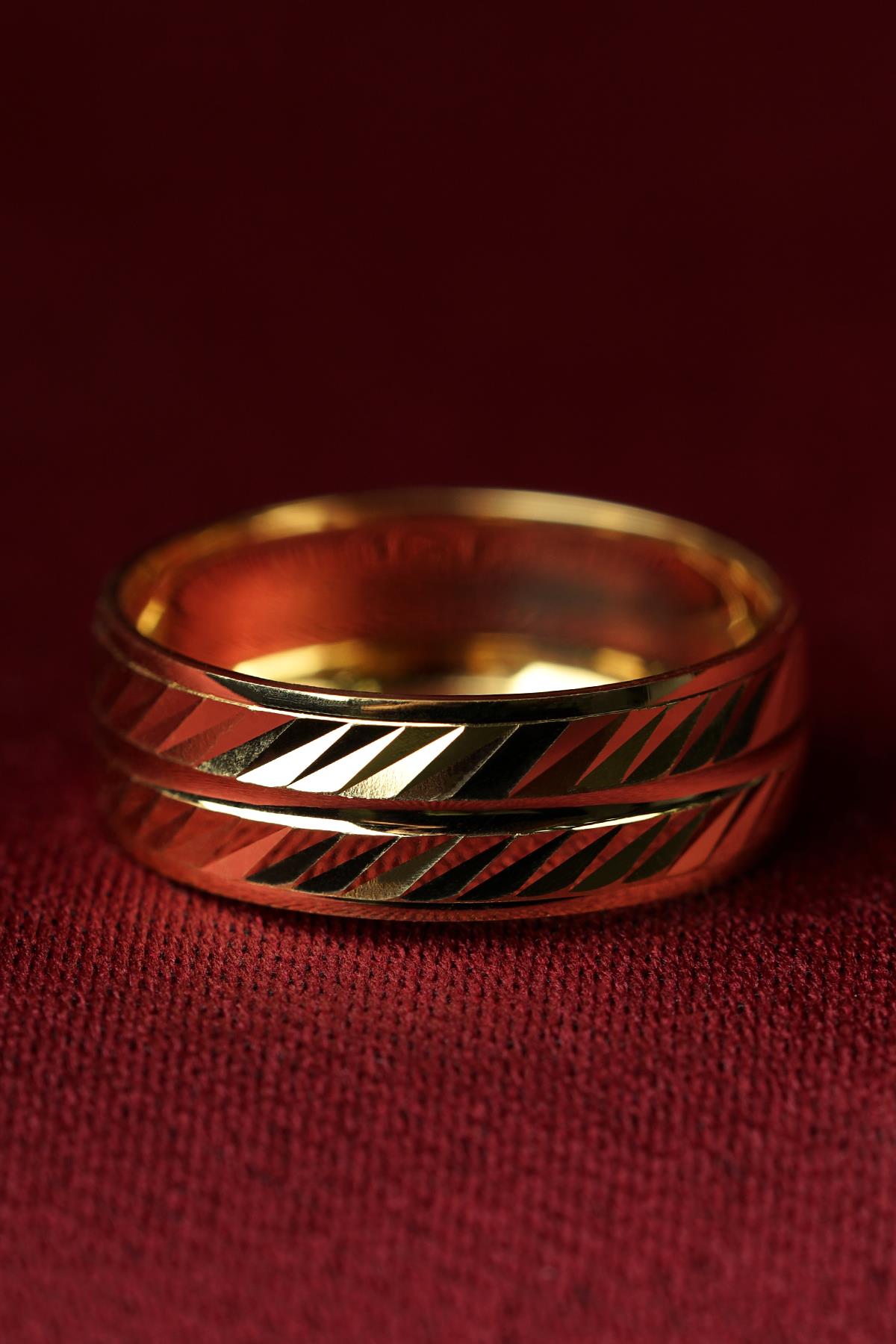 14K Gold Anima Wedding Band