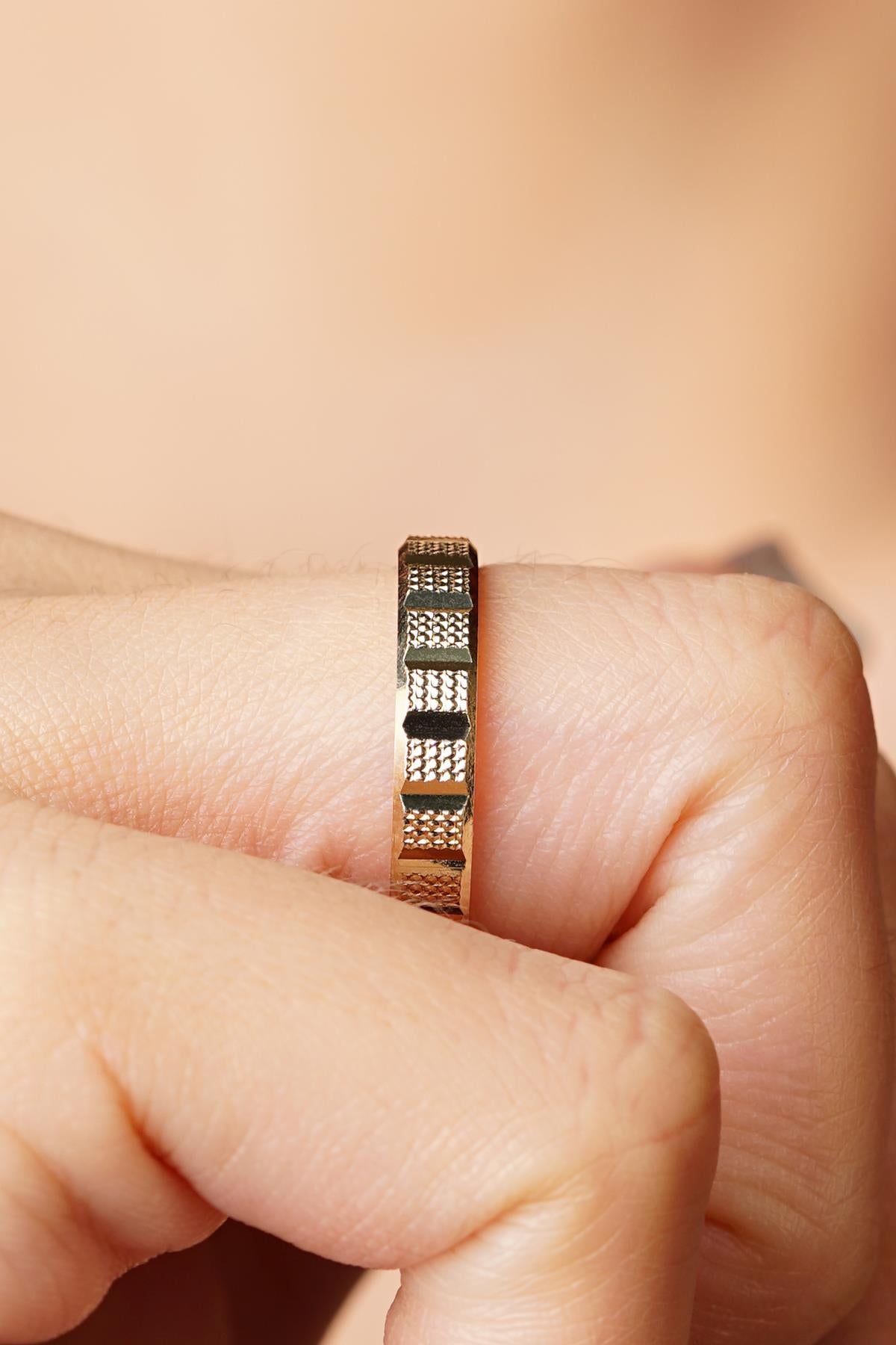 14K Gold Aura Wedding Band