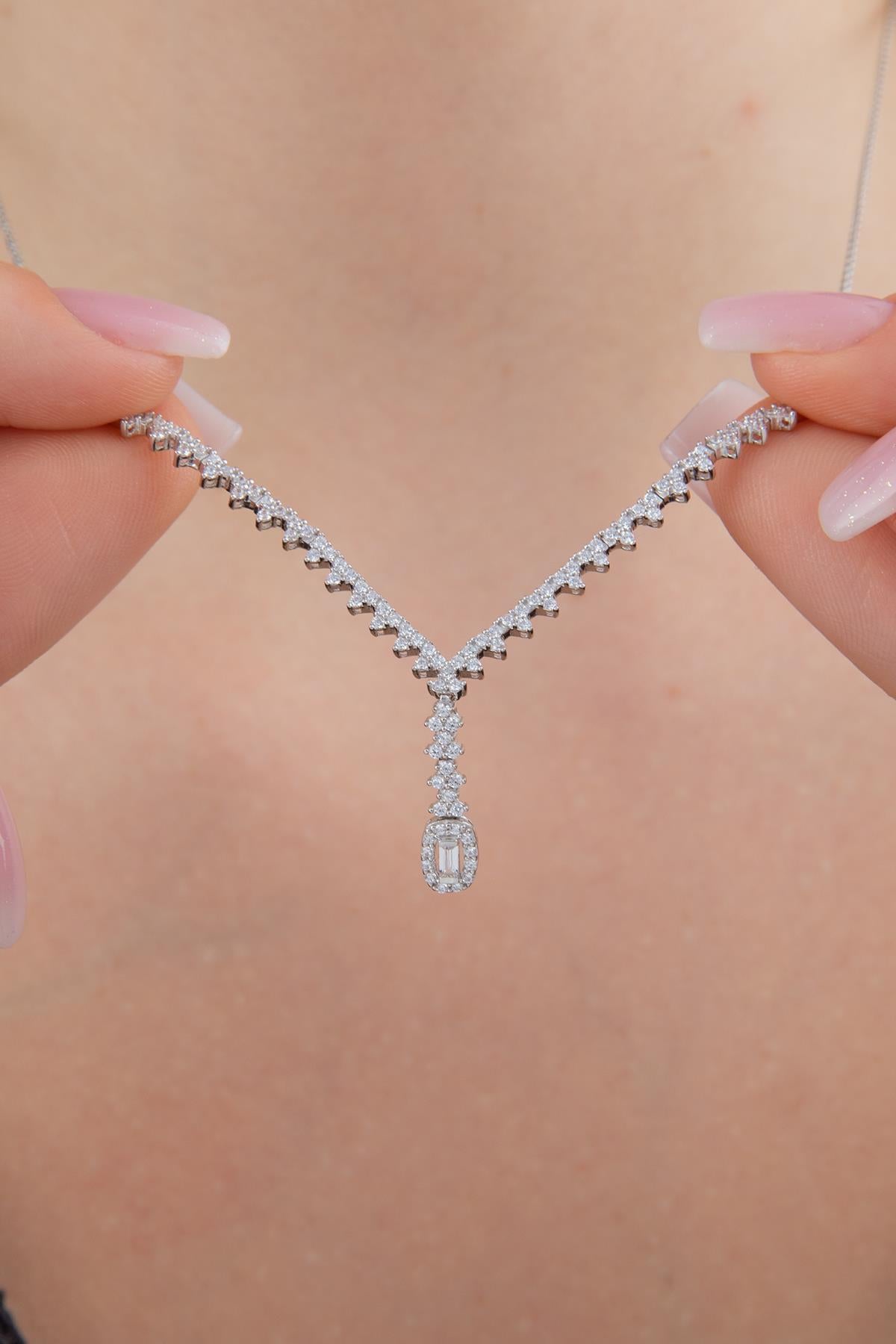 14K Gold Baguette Detailed  Necklace