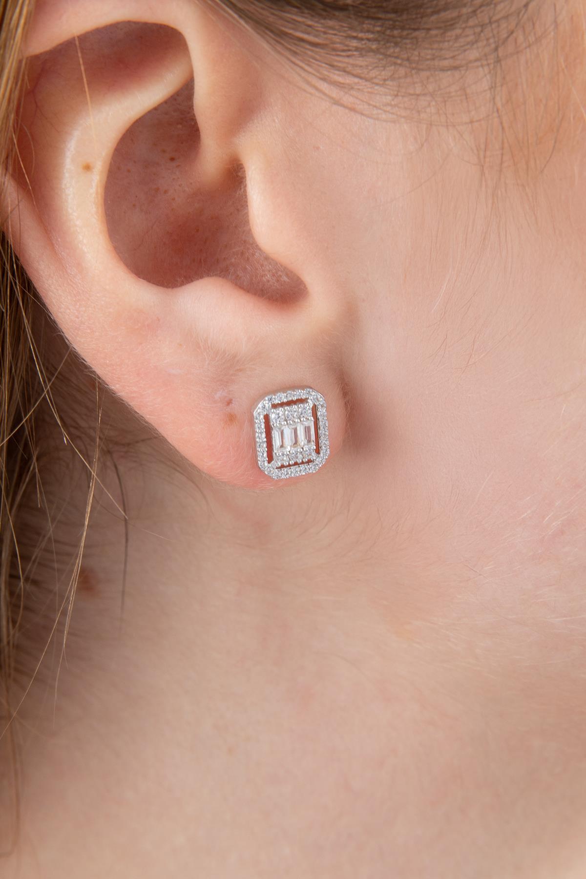 14K Gold Baguette Stud Earrings