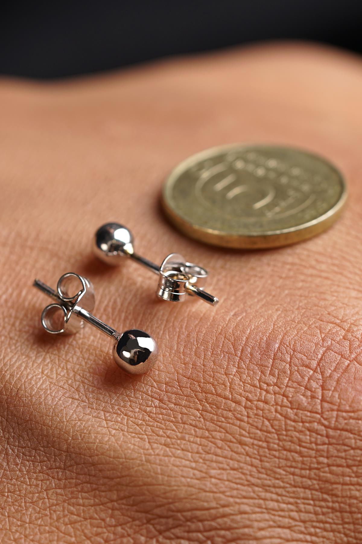 14K Solid Gold Ball Stud Earrings    0.149 inch