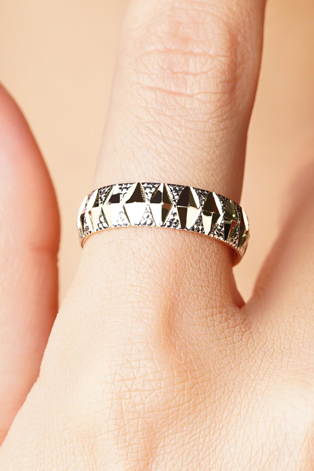14K Gold Brezza Wedding Band