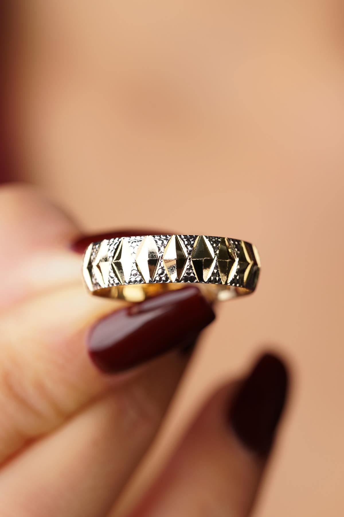 14K Gold Brezza Wedding Band