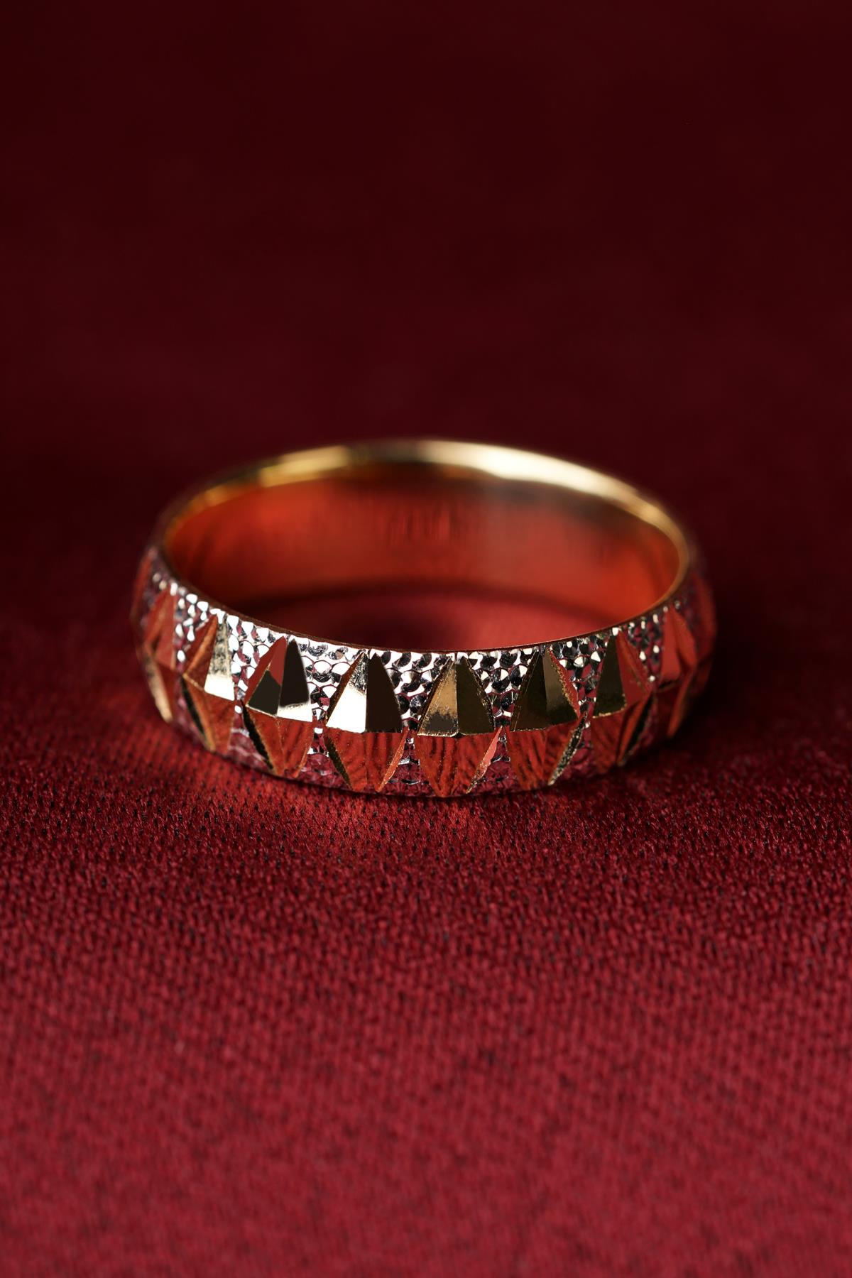 14K Gold Brezza Wedding Band