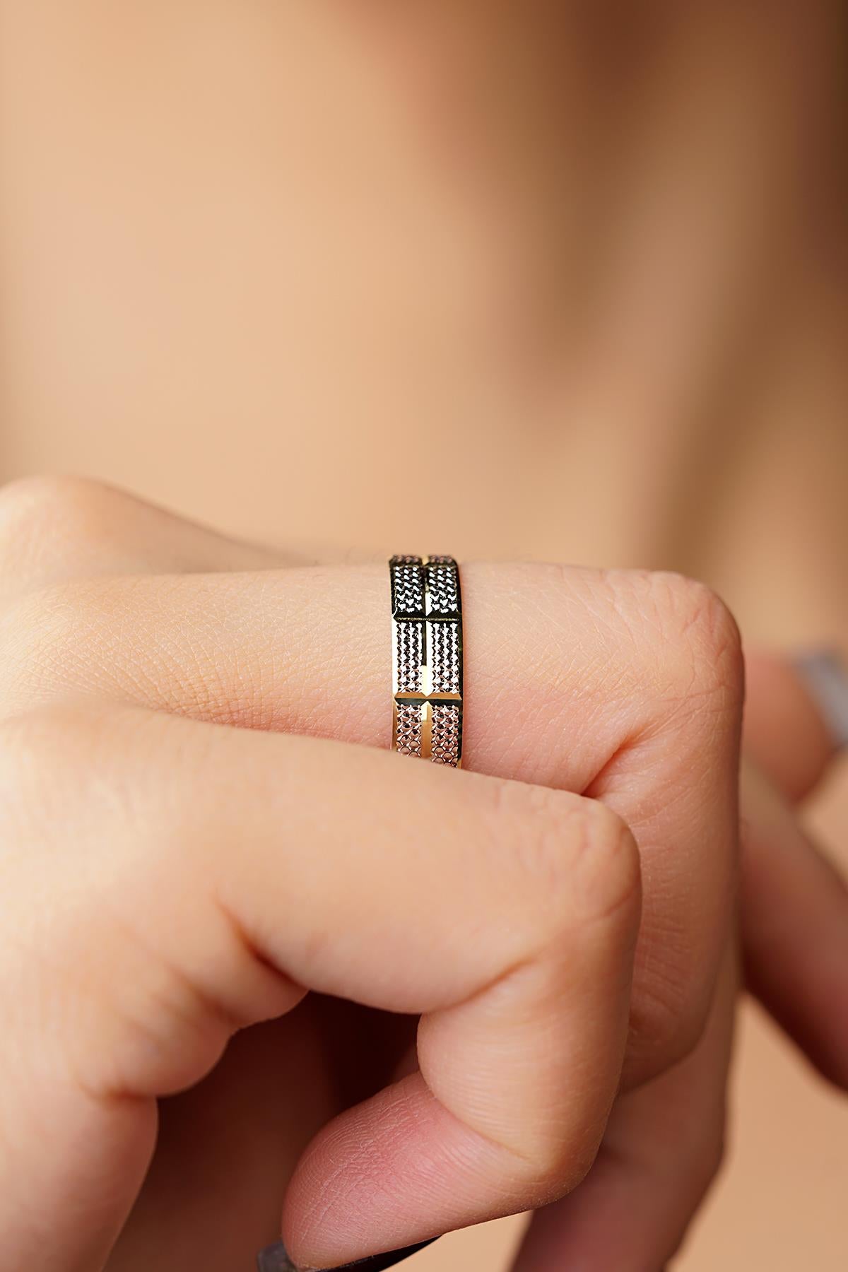 14K Solid Gold Cannoli Wedding Band
