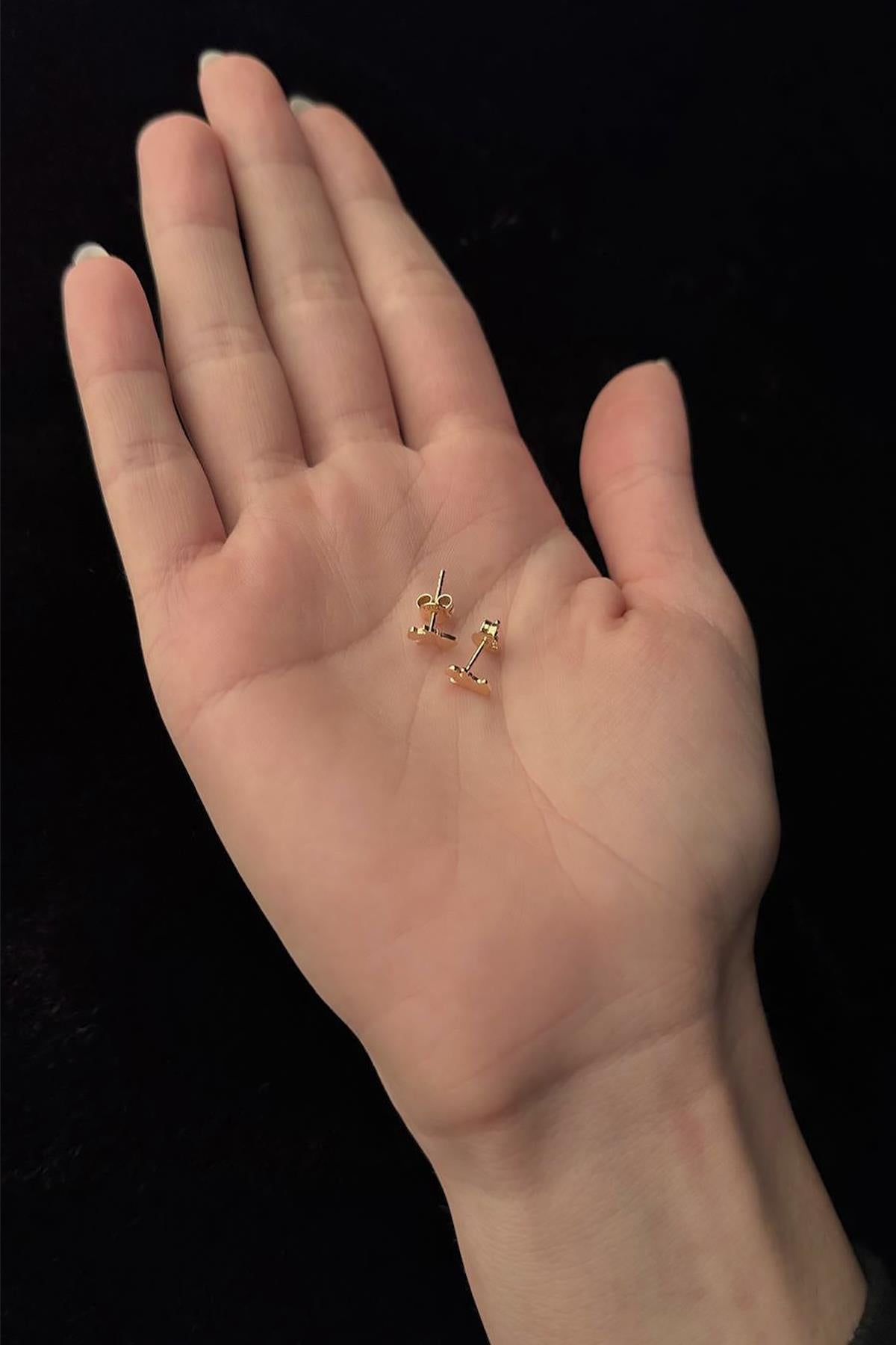 14K Gold Casper Shape Stud Earrings