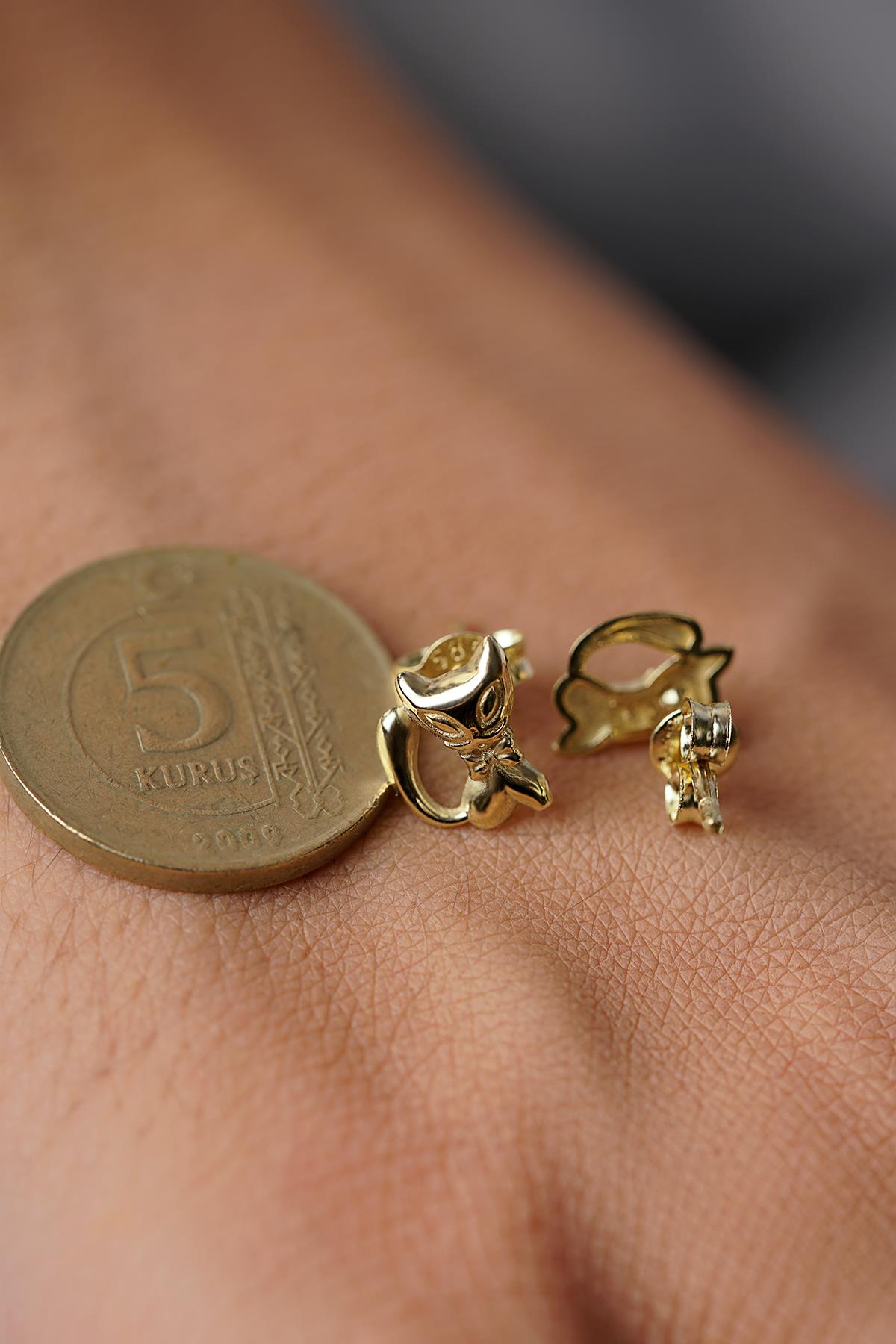 14K Gold Cat Shaped Stud Earrings