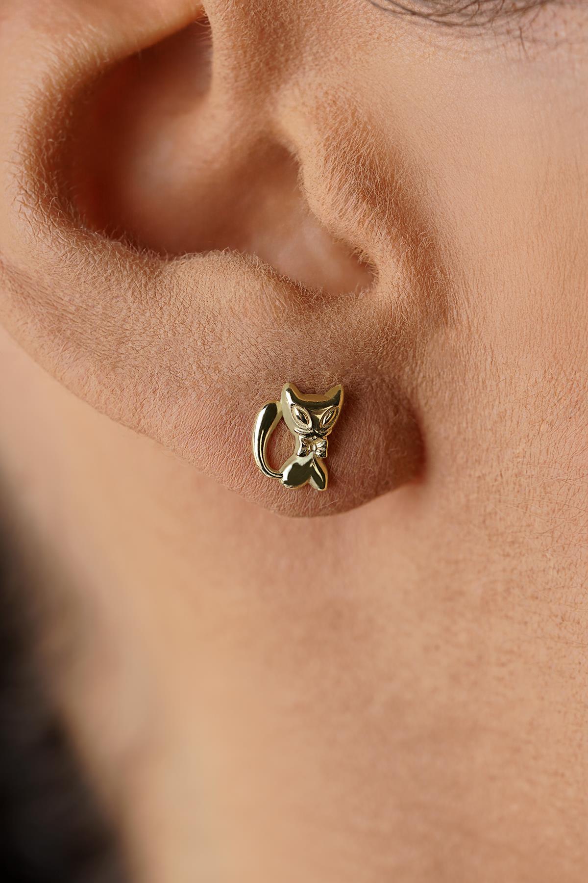 14K Gold Cat Shaped Stud Earrings