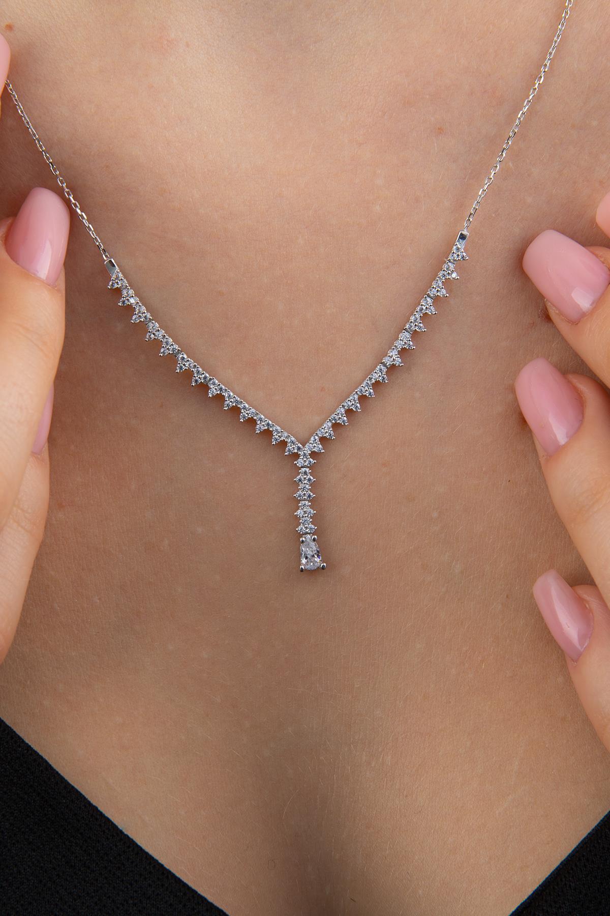 14K Gold Charming White Stone Set