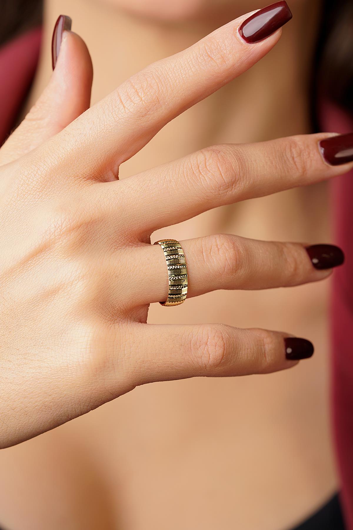 14K Gold Clafoutis Wedding Band