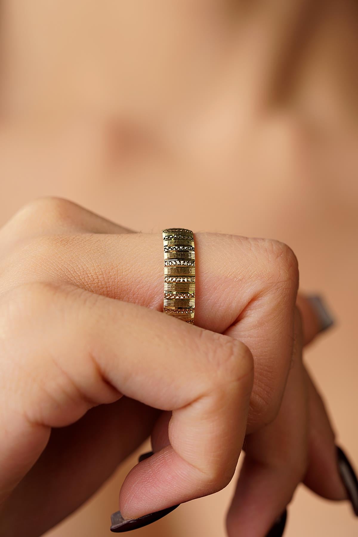 14K Solid Gold Clafoutis Wedding Band