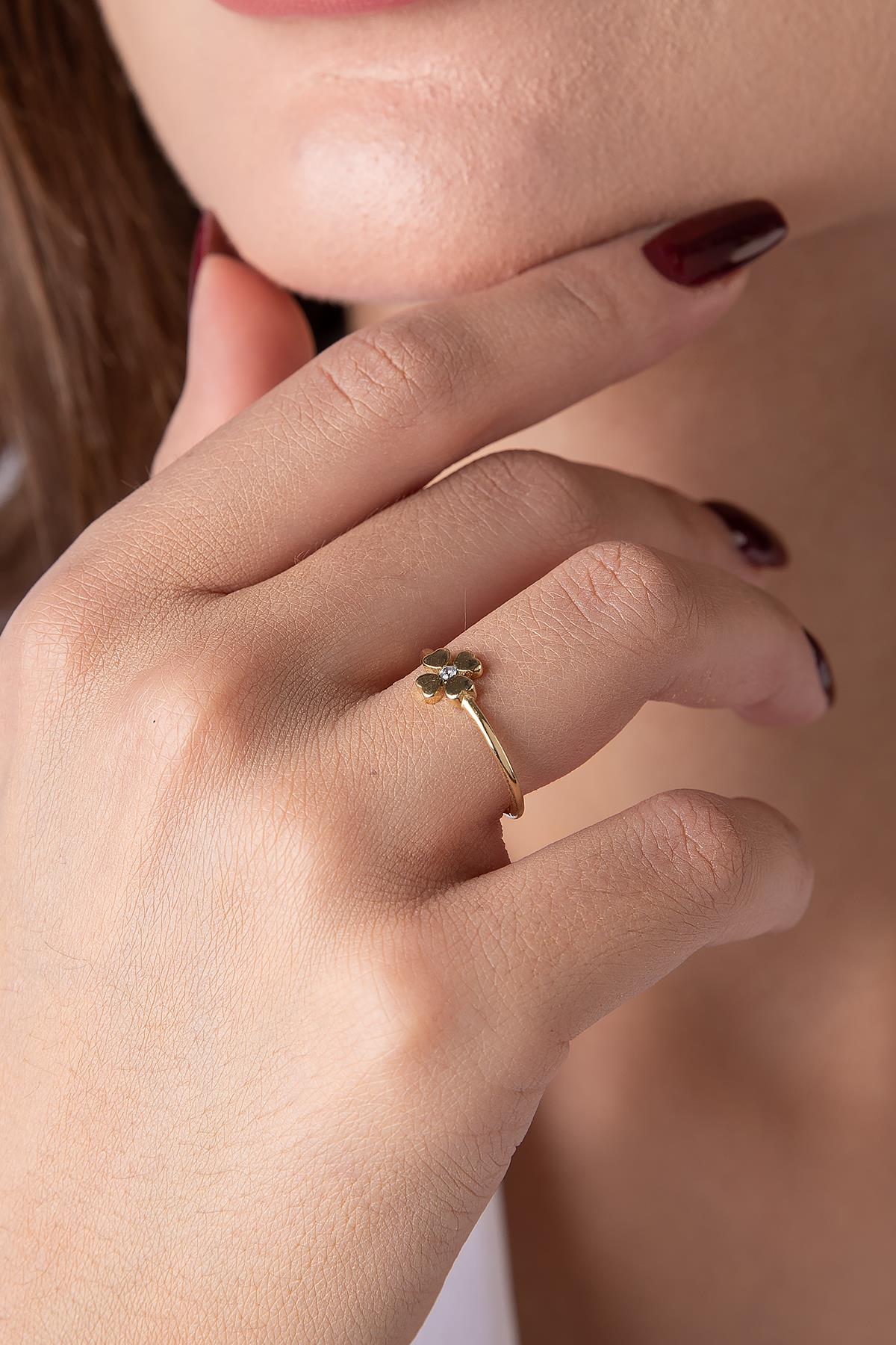 14K Gold Clover Ring with Solitaire Detail