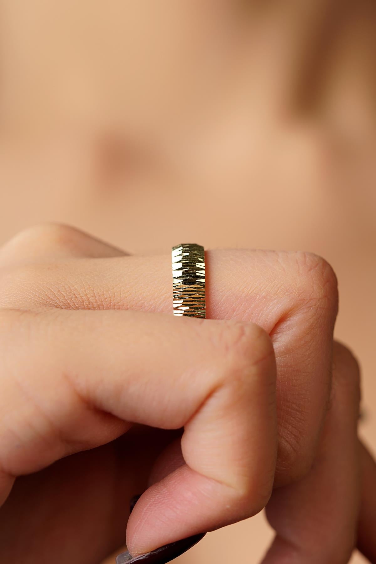 14K Gold Cotta Wedding Band