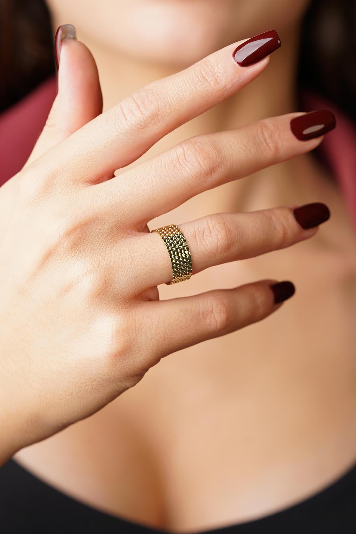 14K Gold Cuore Wedding Band