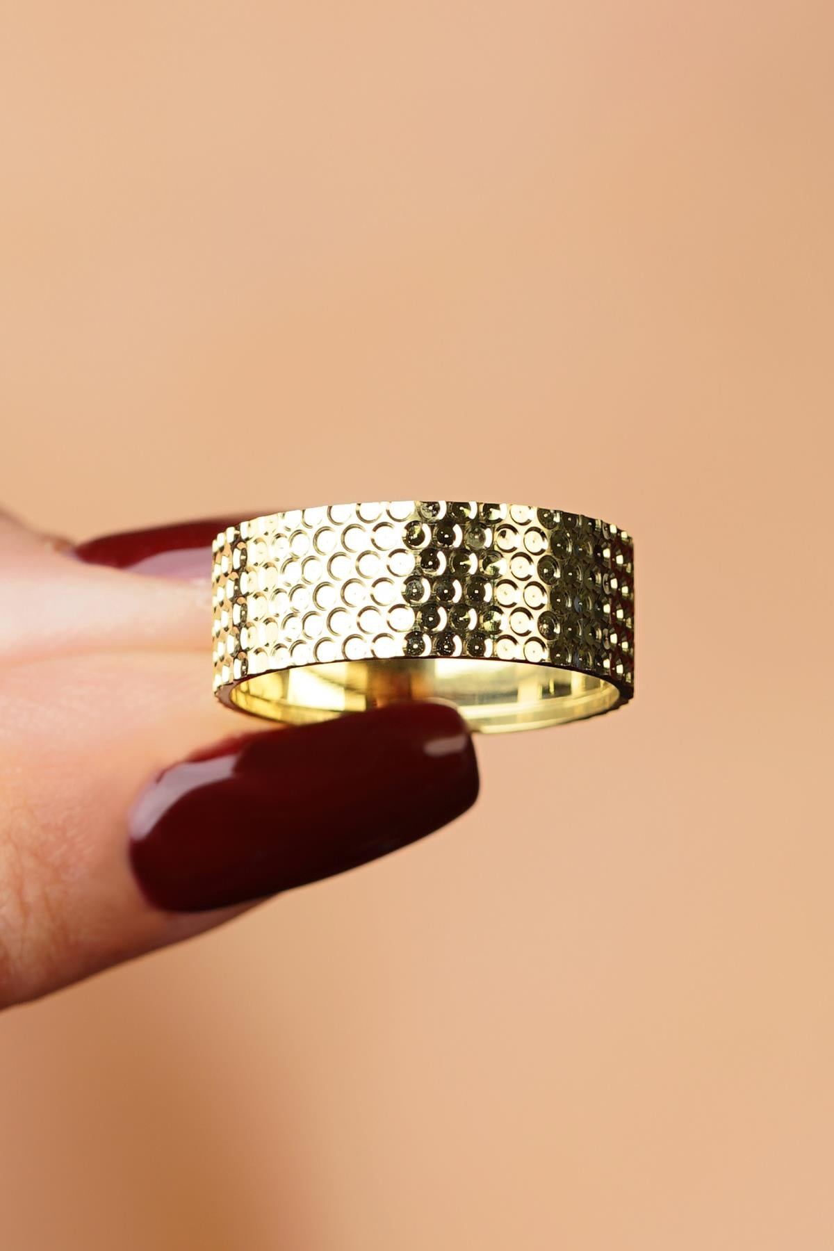 14K Gold Cuore Wedding Band