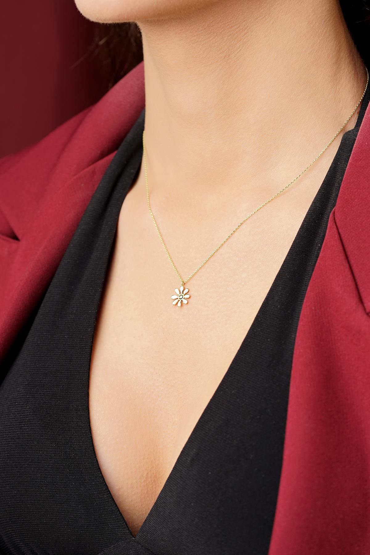 14K Gold Daisy Necklace