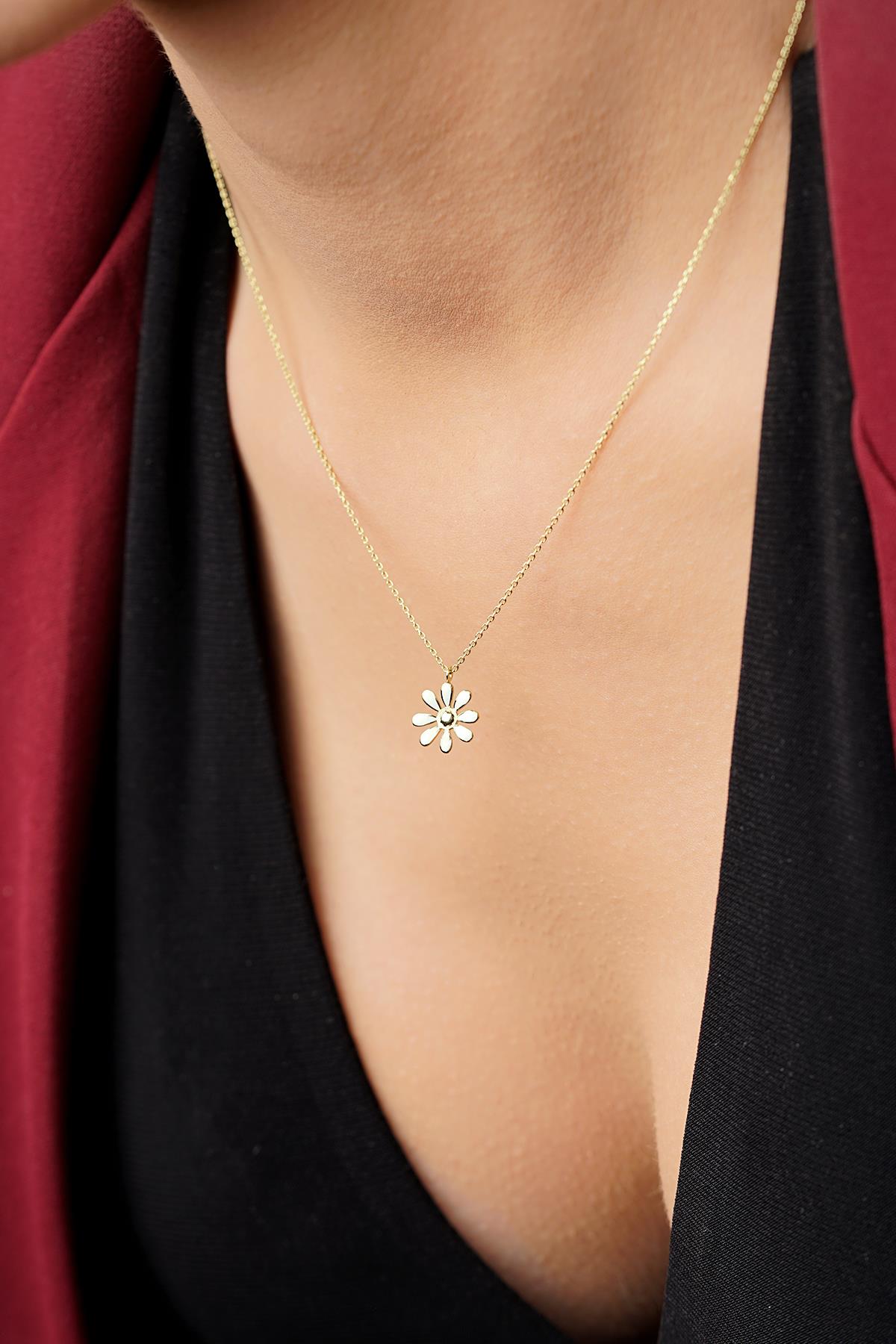 14K Gold Daisy Necklace