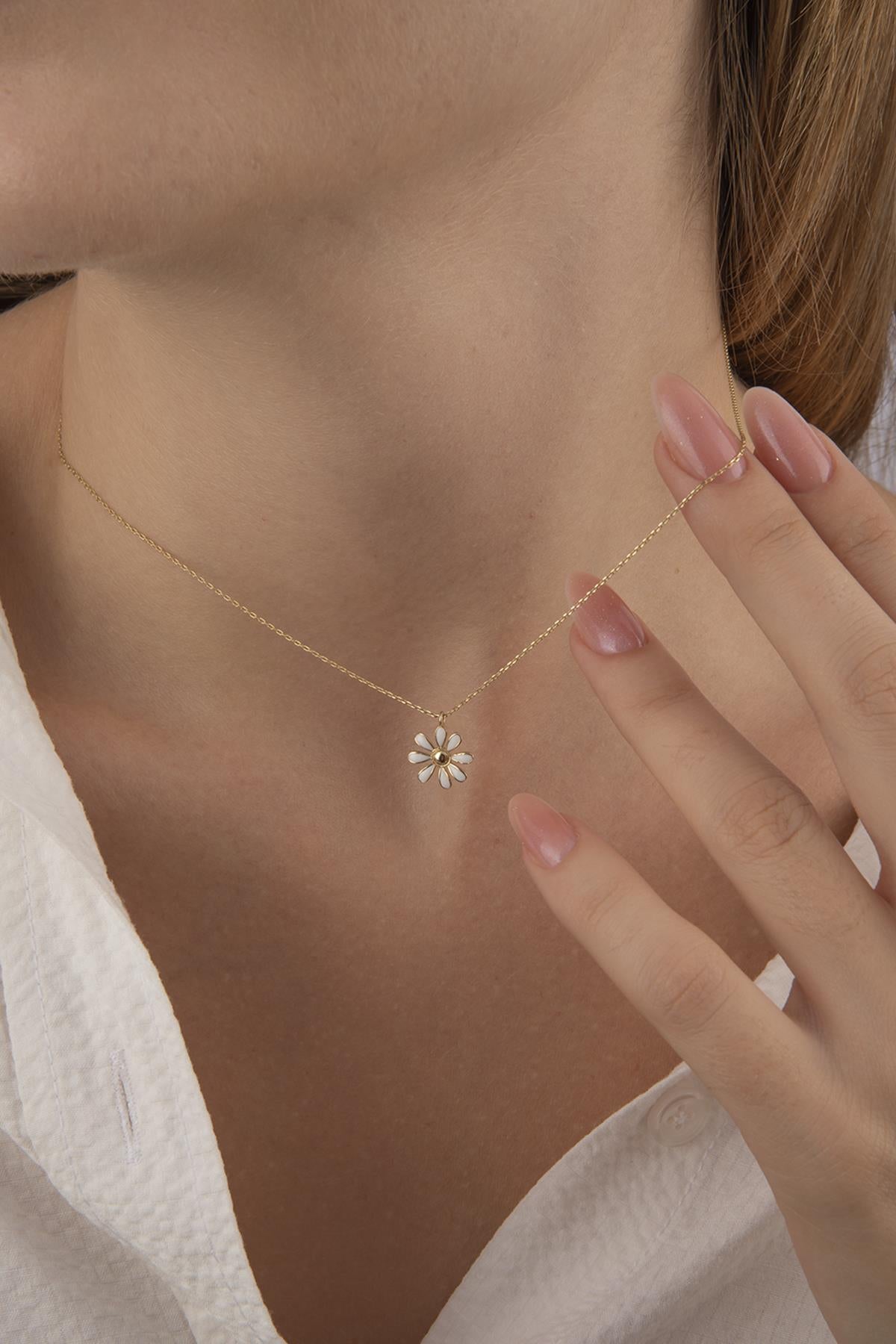 14K Gold Daisy Necklace