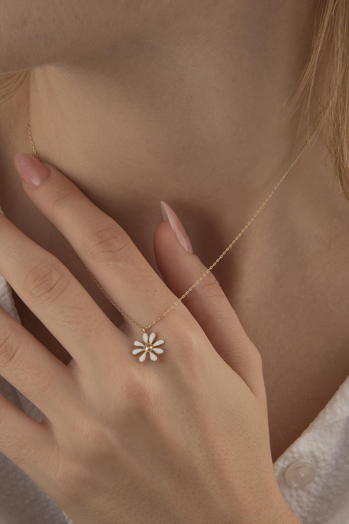 14K Gold Daisy Necklace