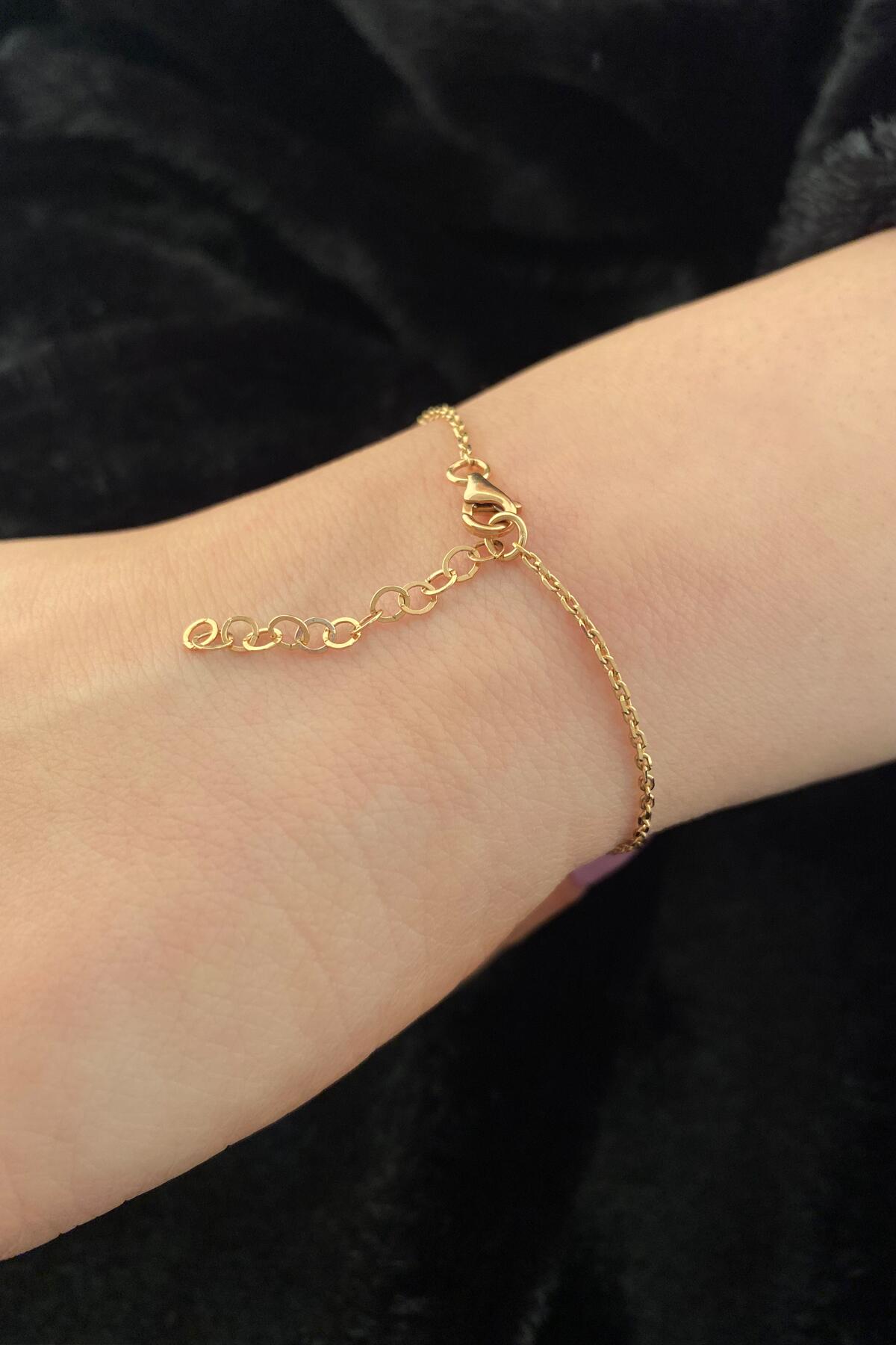 14K Gold Daisy Shaped Bracelet With Stone