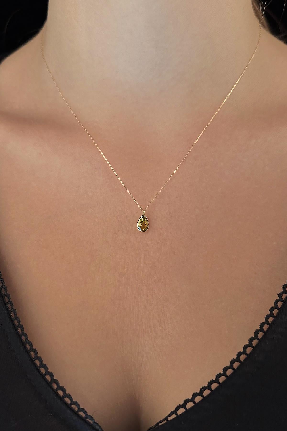 14K Gold Day Green Color Stone Drop Shape Necklace