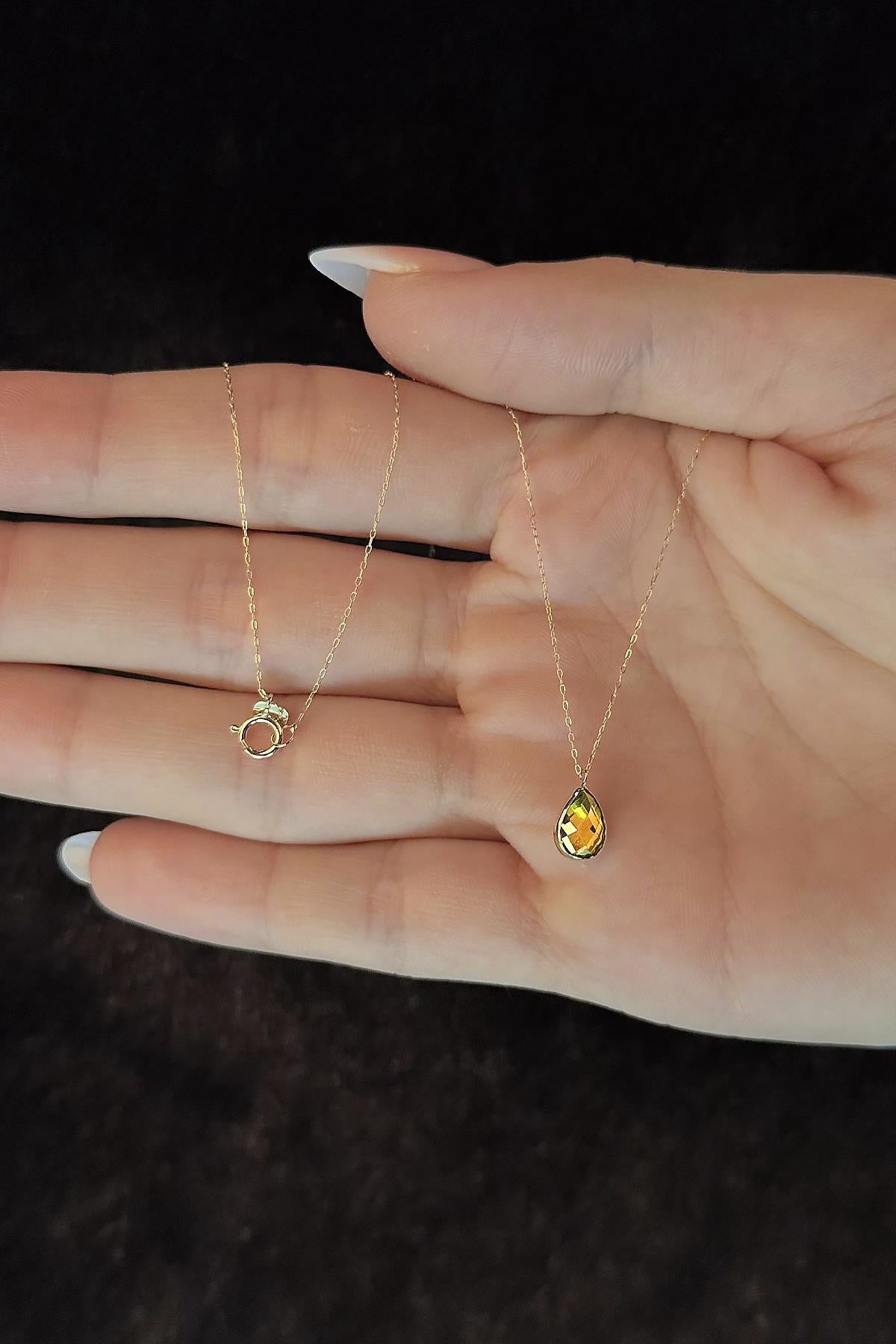 14K Gold Day Green Color Stone Drop Shape Necklace