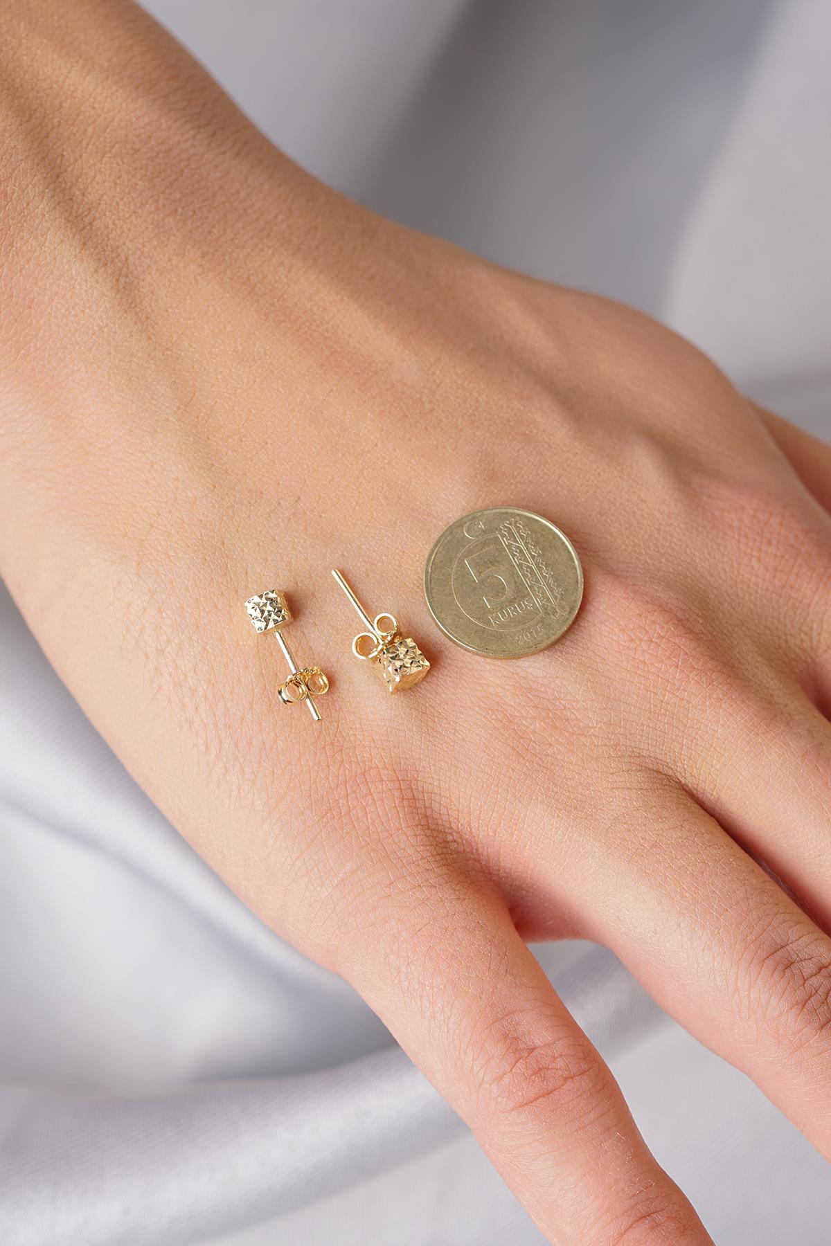 14K Gold Diamond-Cut Box Stud Earrings