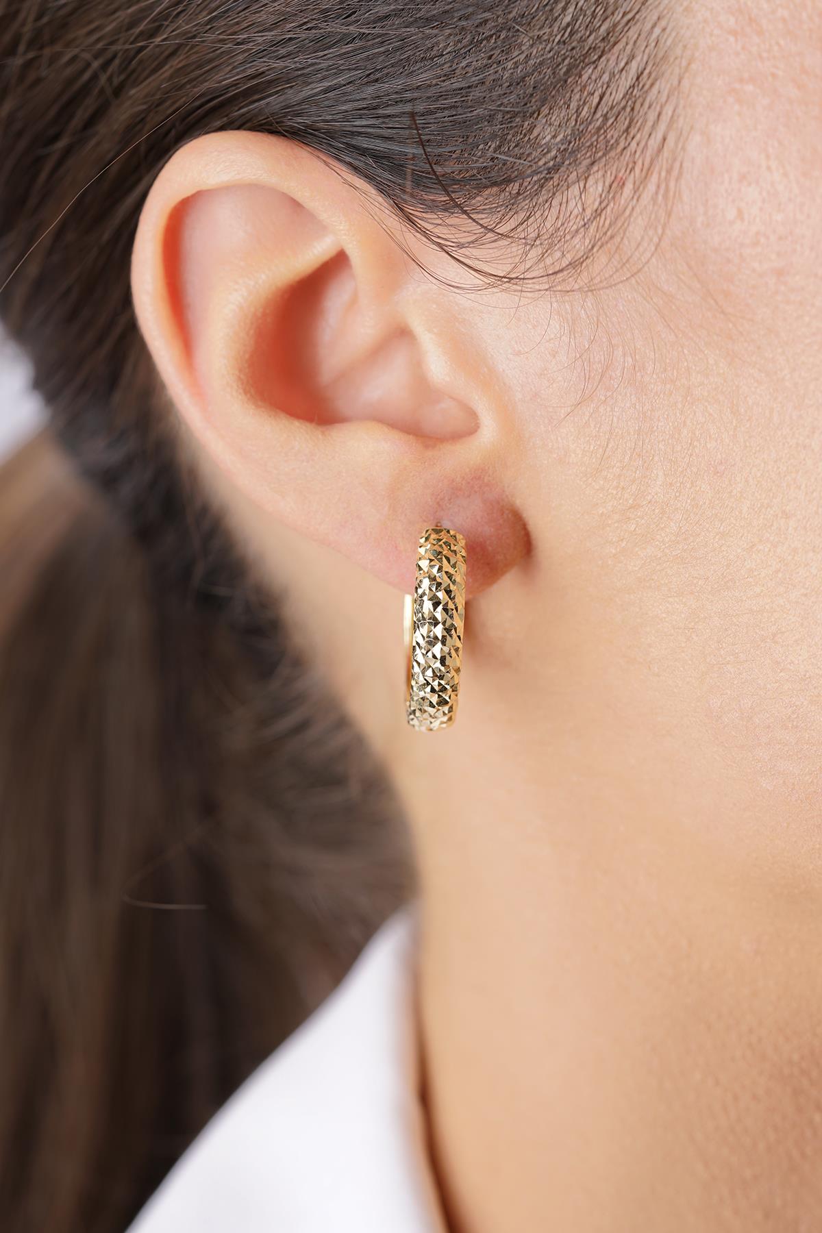 14K Gold Diamond-Cut Sparkle Hoops