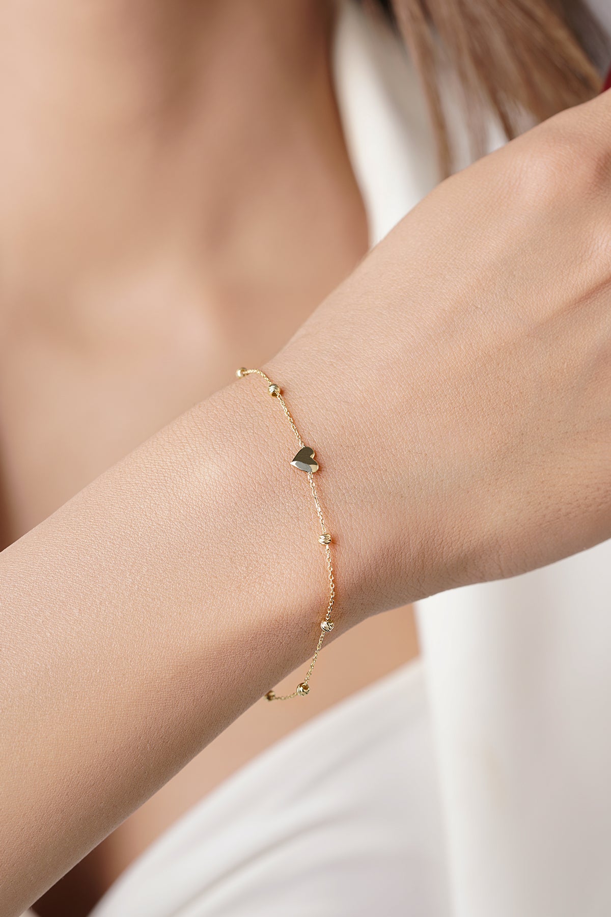 14K Gold Dorika Ball Detail Heart Bracelet