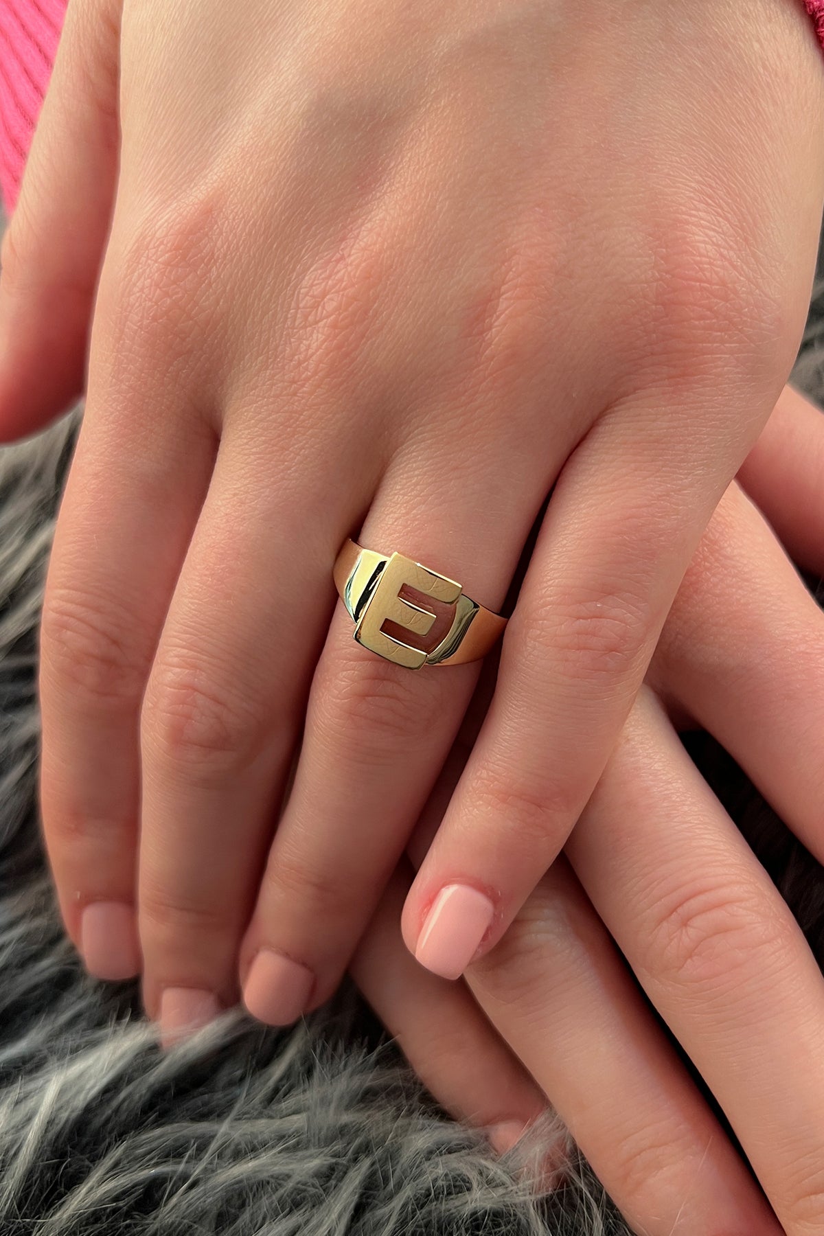 14k Gold E Initial Ring
