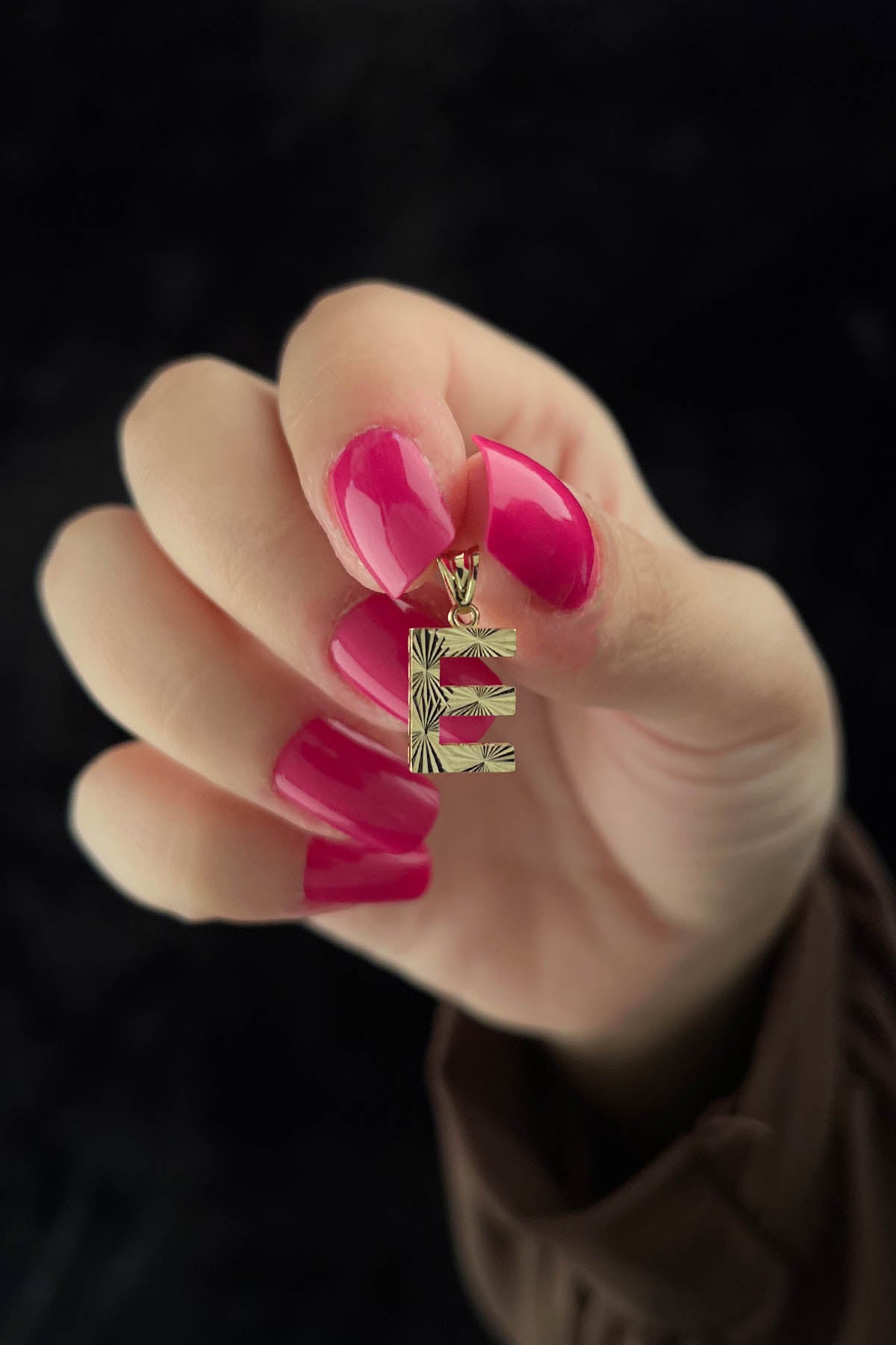 14K Gold E Letter Mini Shine Pendant