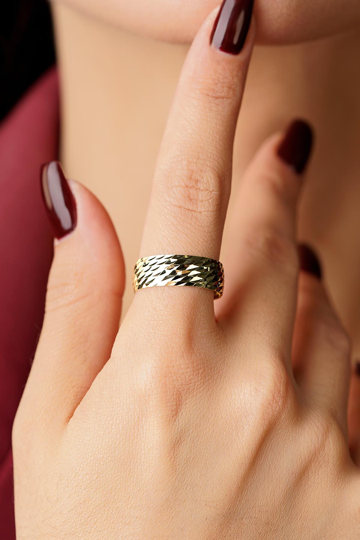 14K Gold Eclair Wedding Band