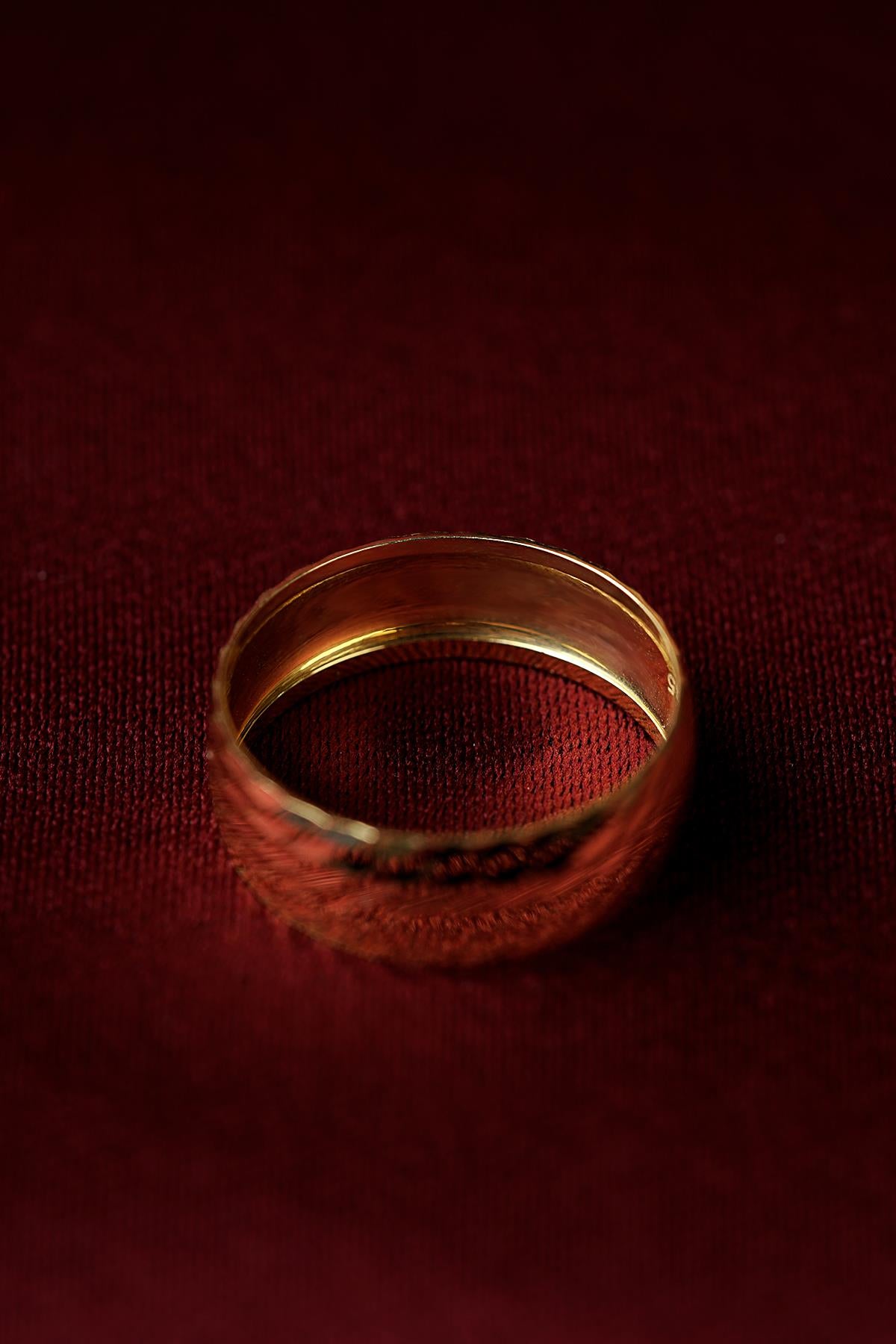 14K Gold Eclair Wedding Band