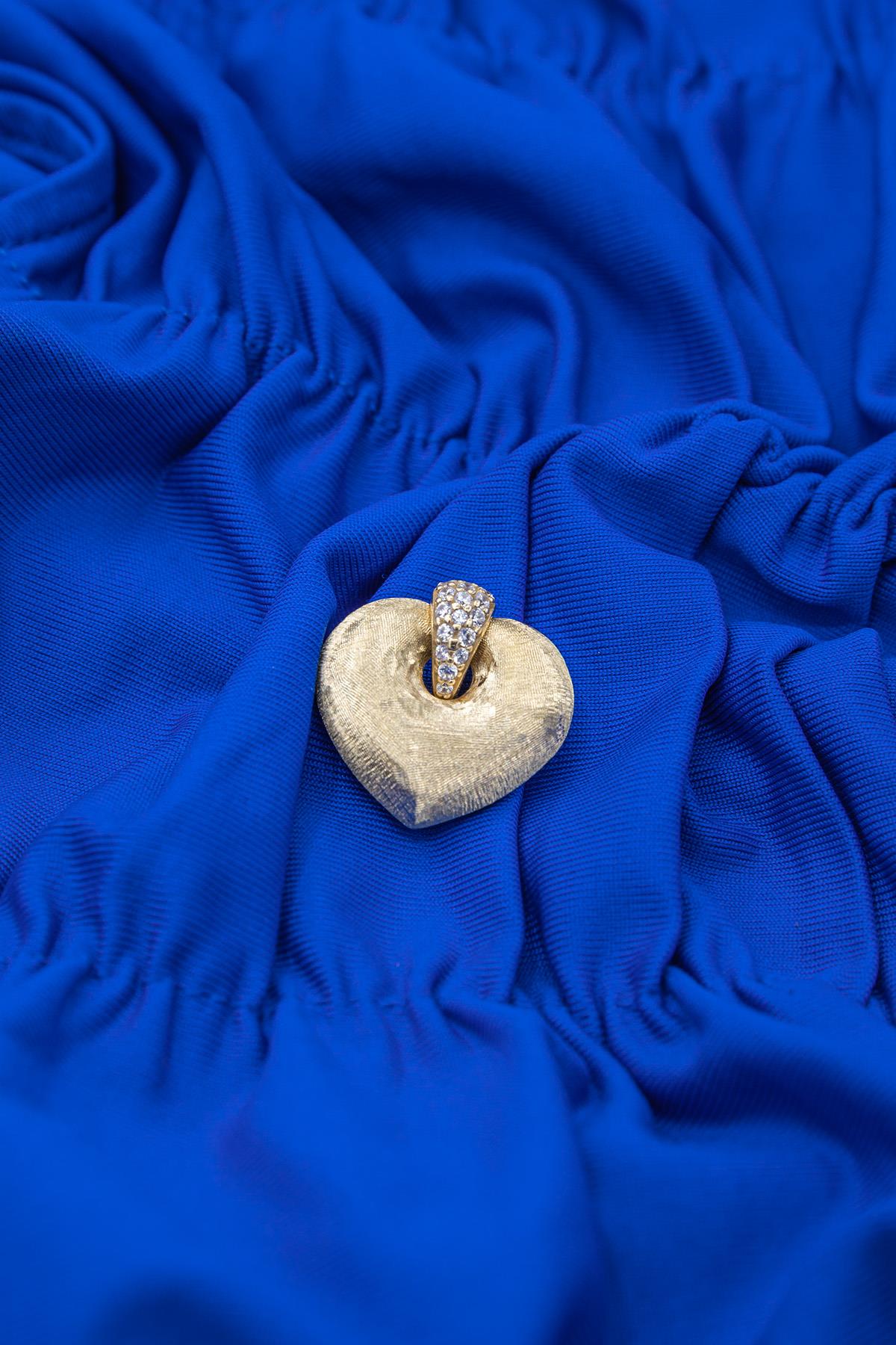 14K Gold Enchanting Heart Pendant