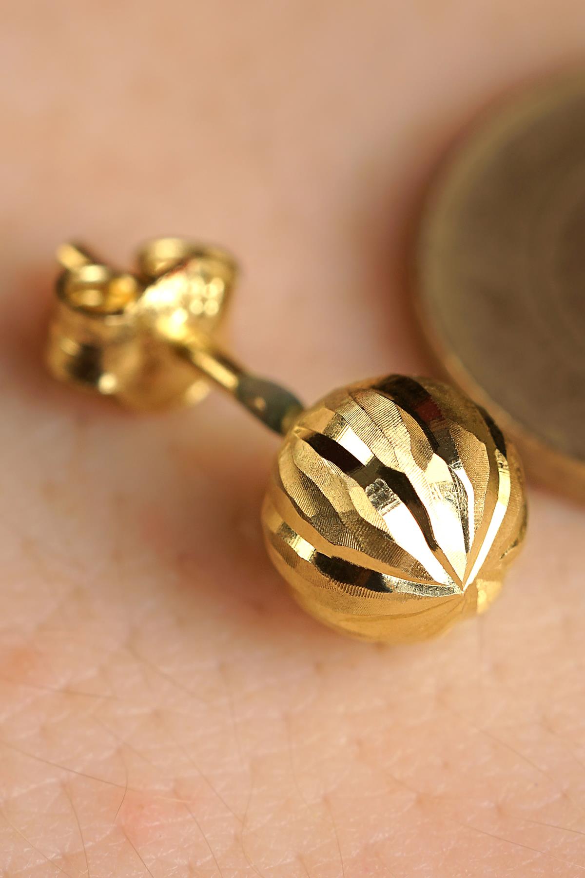 14K Gold Engraved Ball Men’s Earring