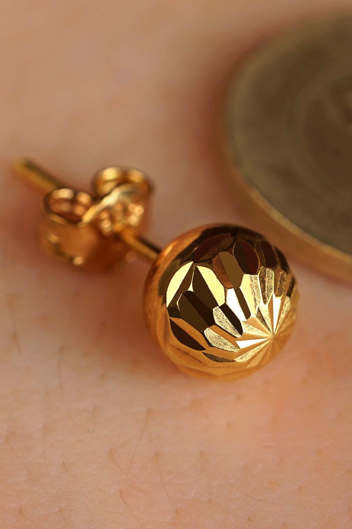 14K Gold Engraved Pattern Ball Men’s Earring