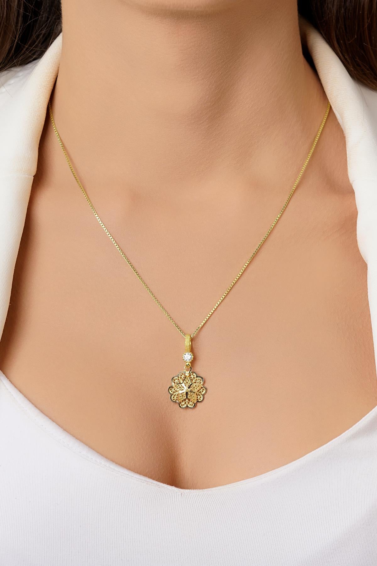 14K Gold Filigree Rose on Box Chain