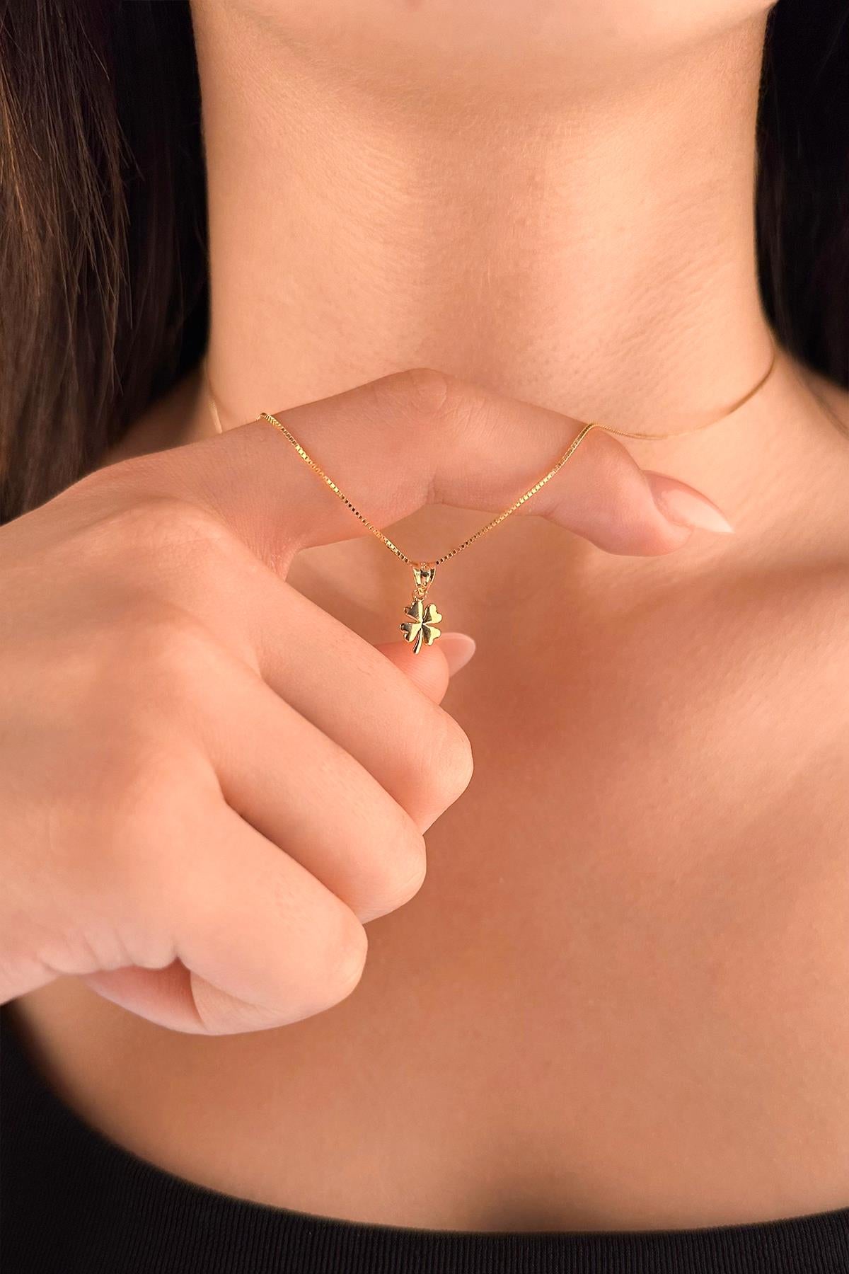 14K Gold Fine Box Chain Clover Necklace